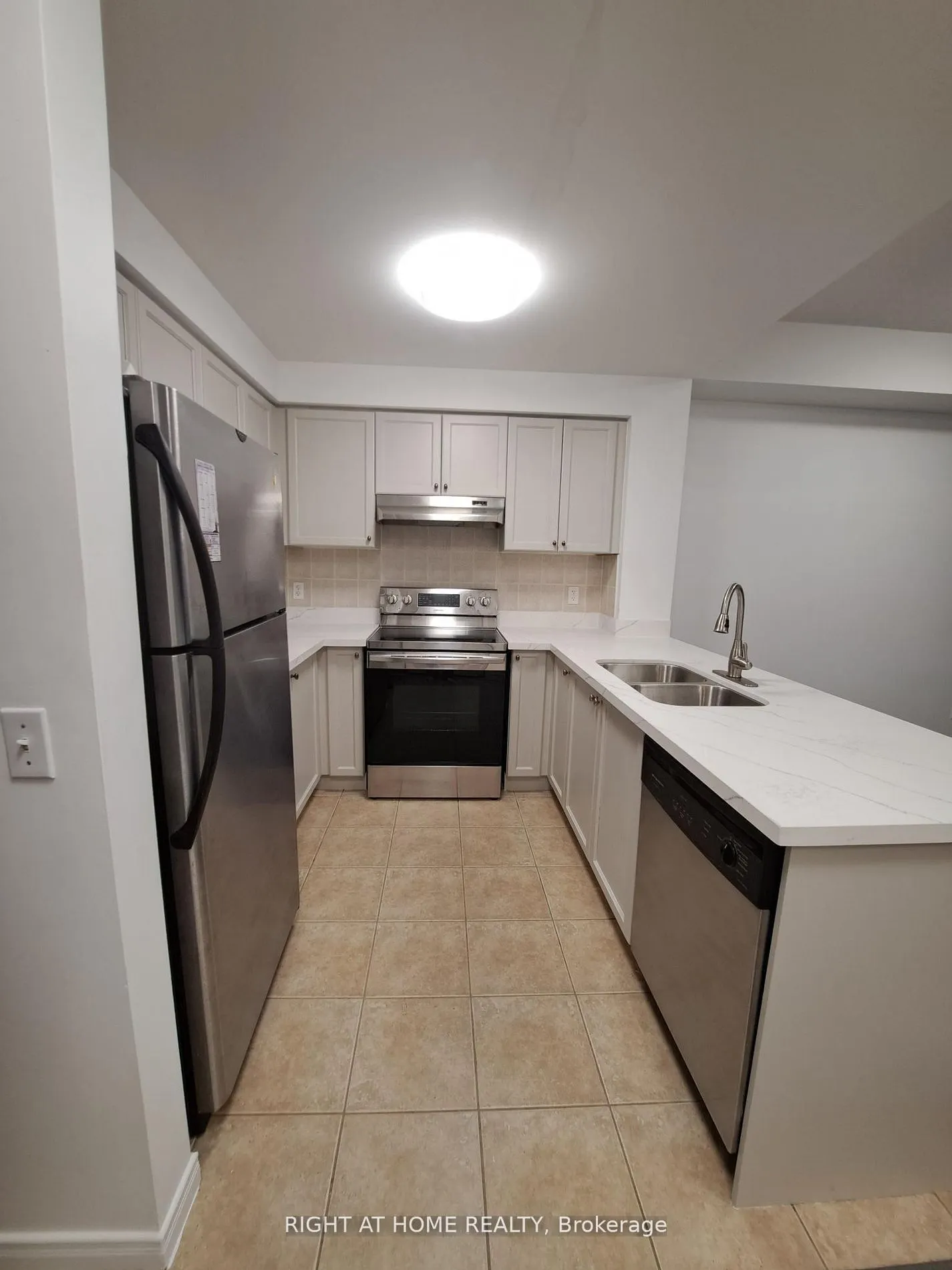 1 Maison Parc Court, #704