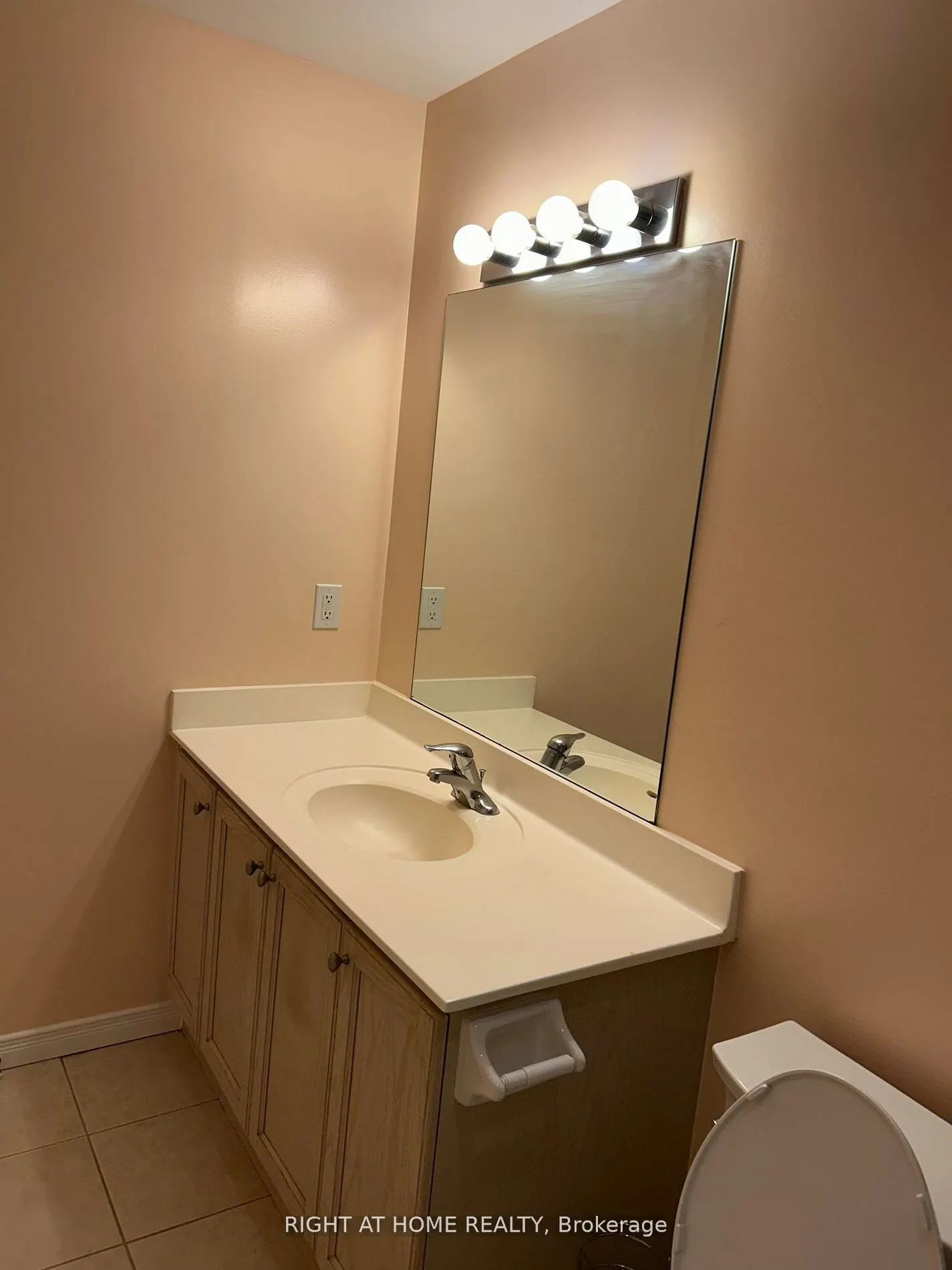 1 Maison Parc Court, #704