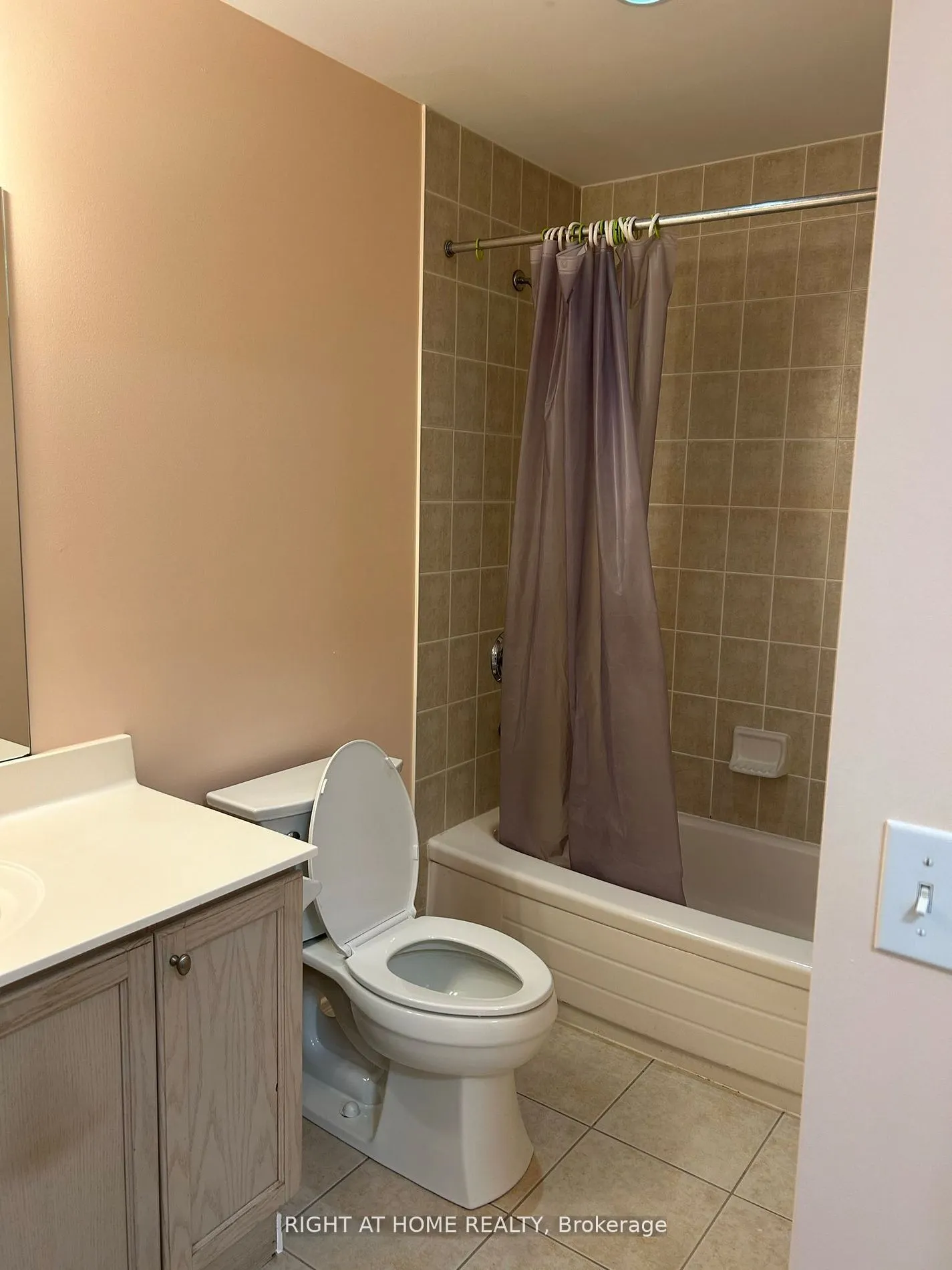 1 Maison Parc Court, #704