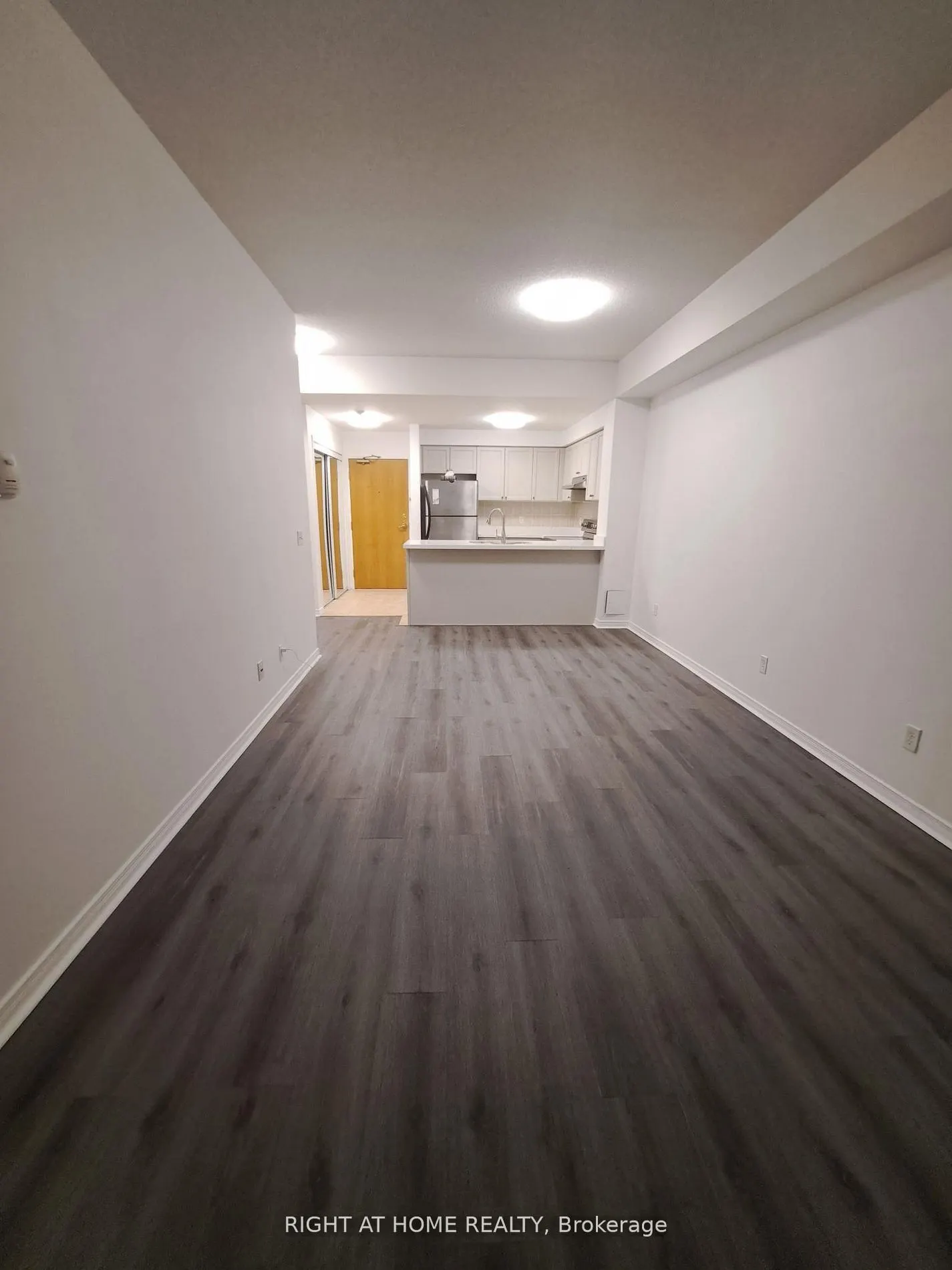 1 Maison Parc Court, #704