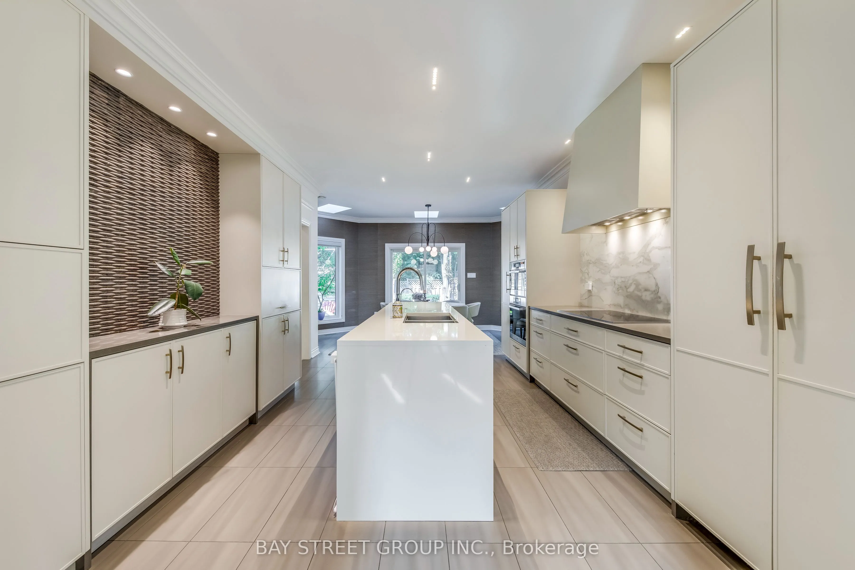 128 beverley glen Boulevard