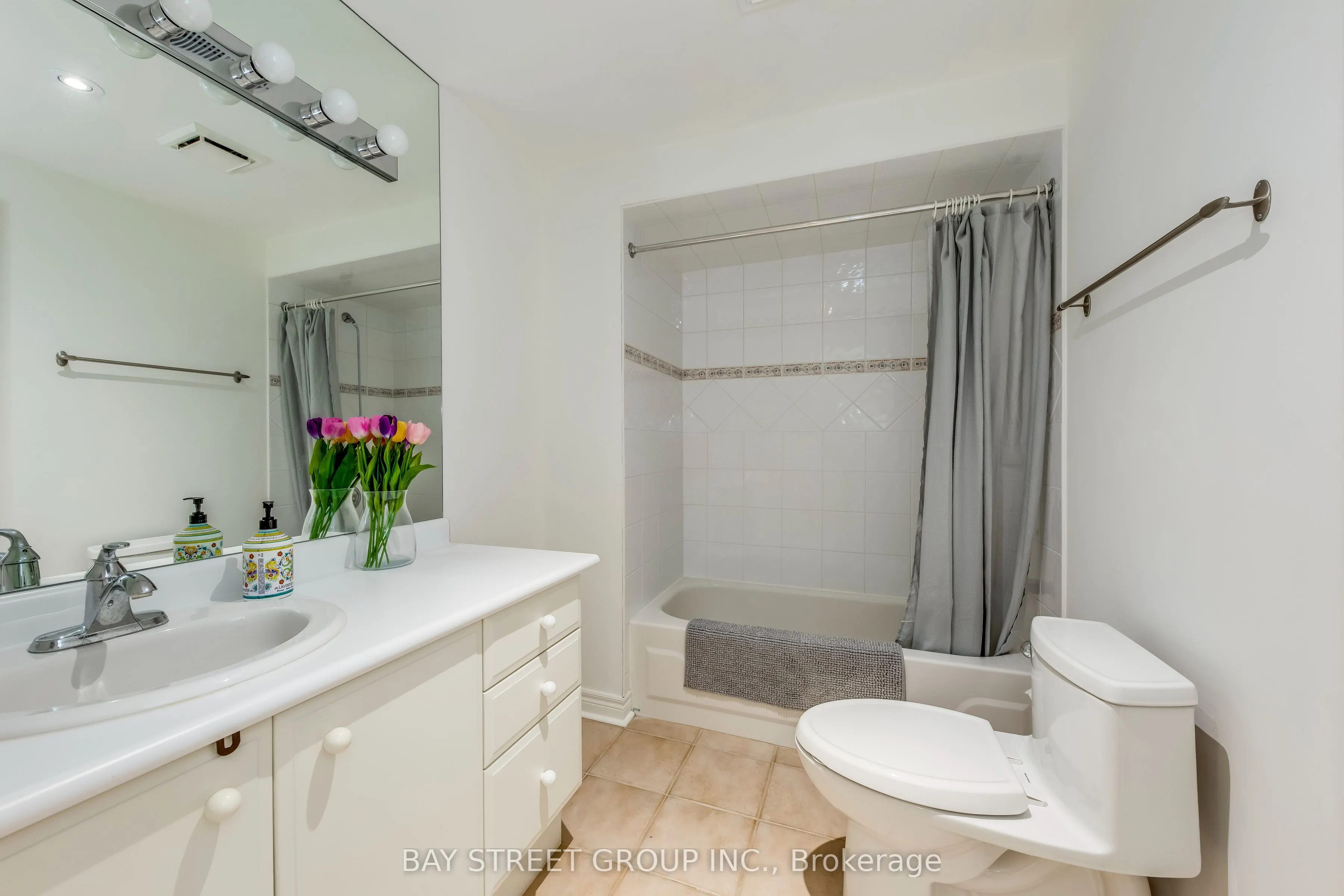 128 beverley glen Boulevard