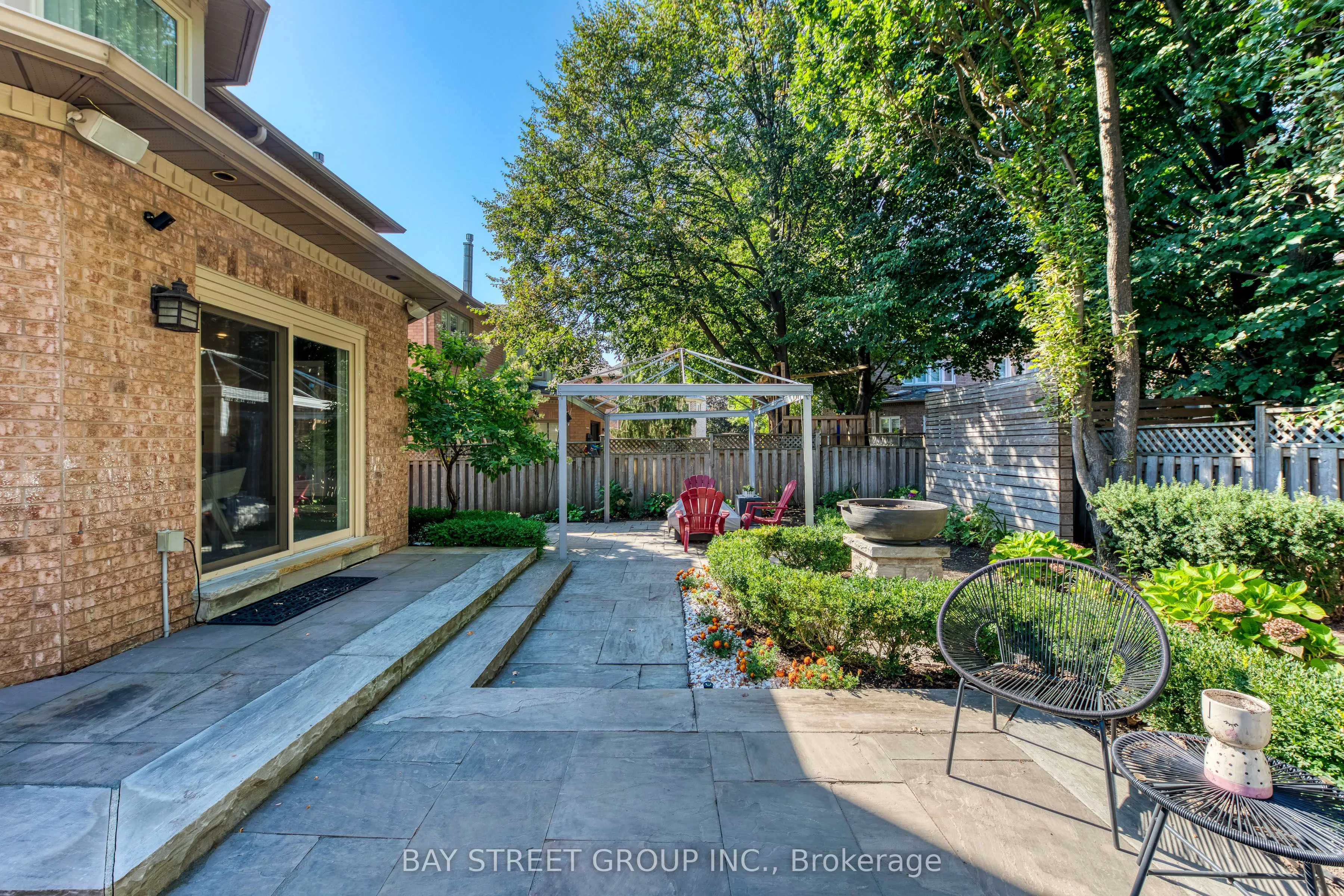 128 beverley glen Boulevard