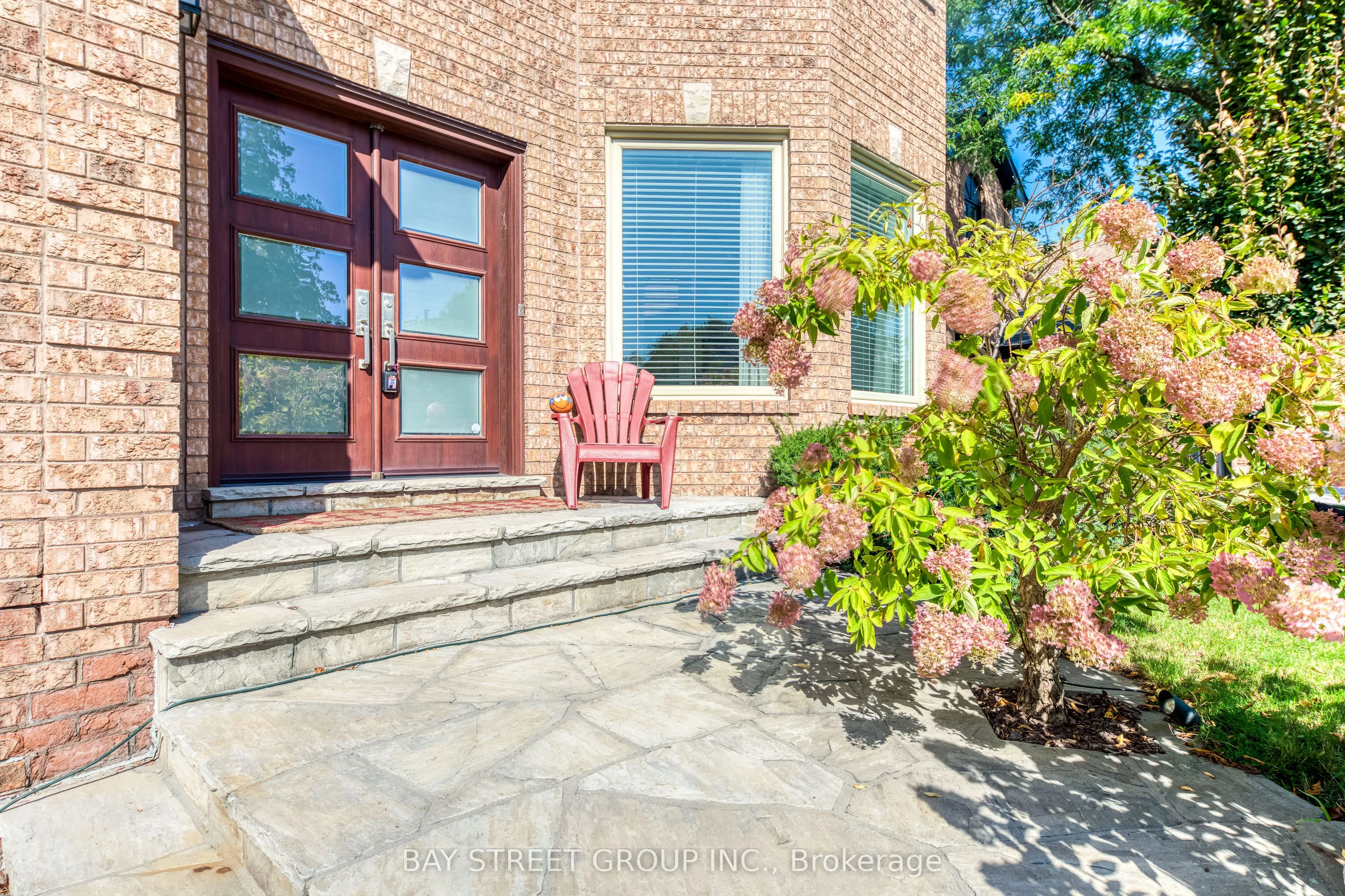 128 beverley glen Boulevard