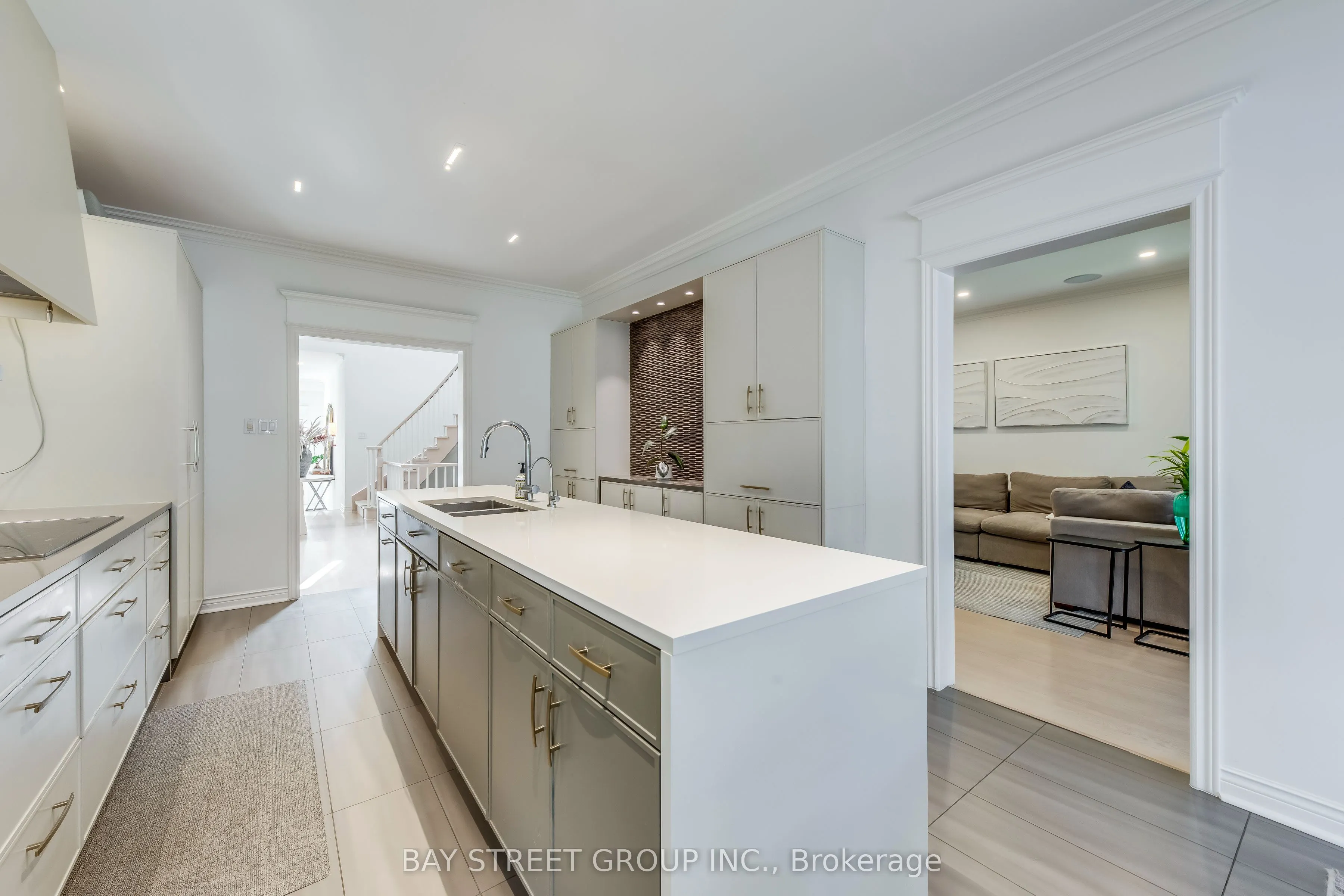 128 beverley glen Boulevard