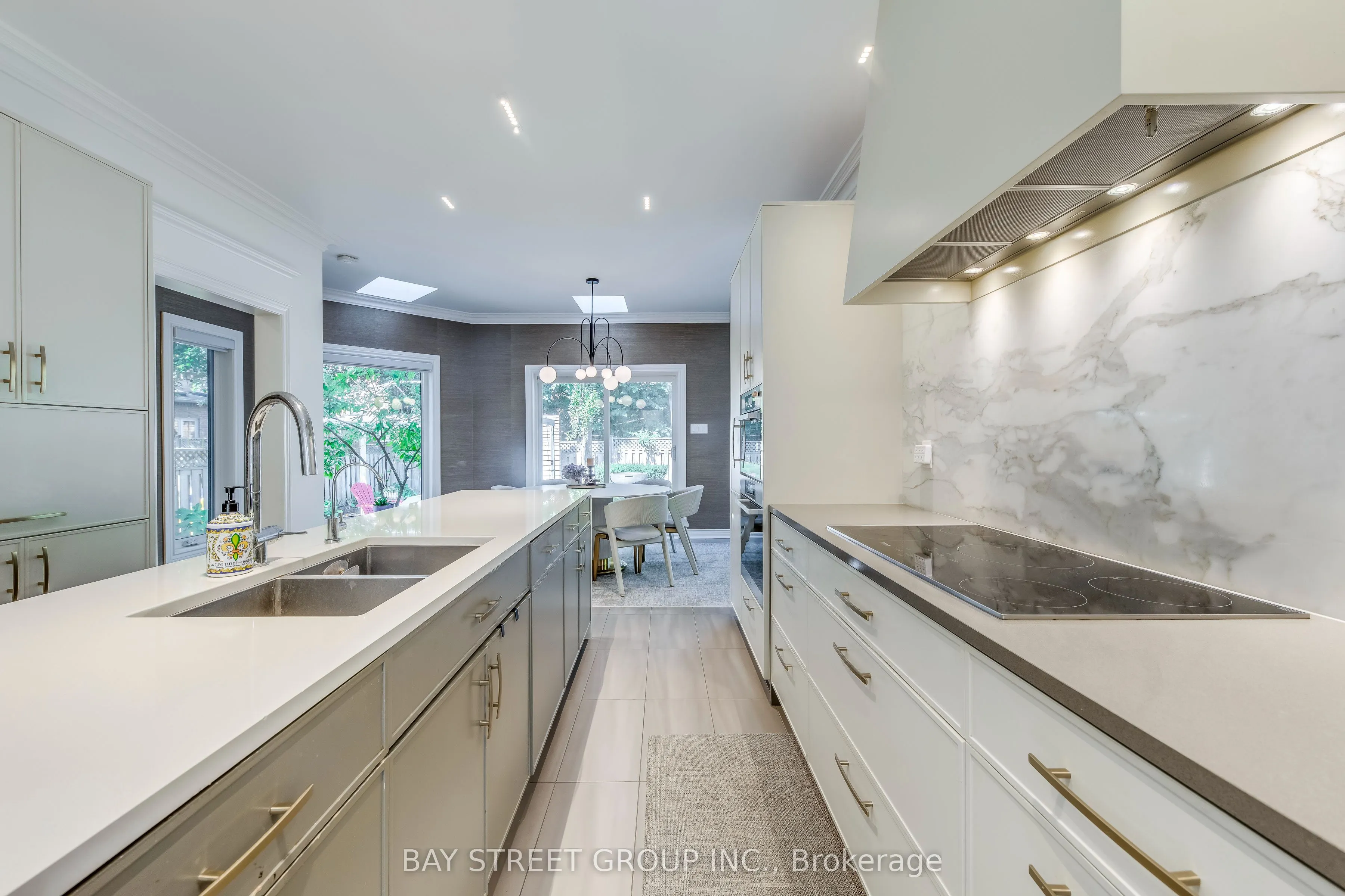 128 beverley glen Boulevard