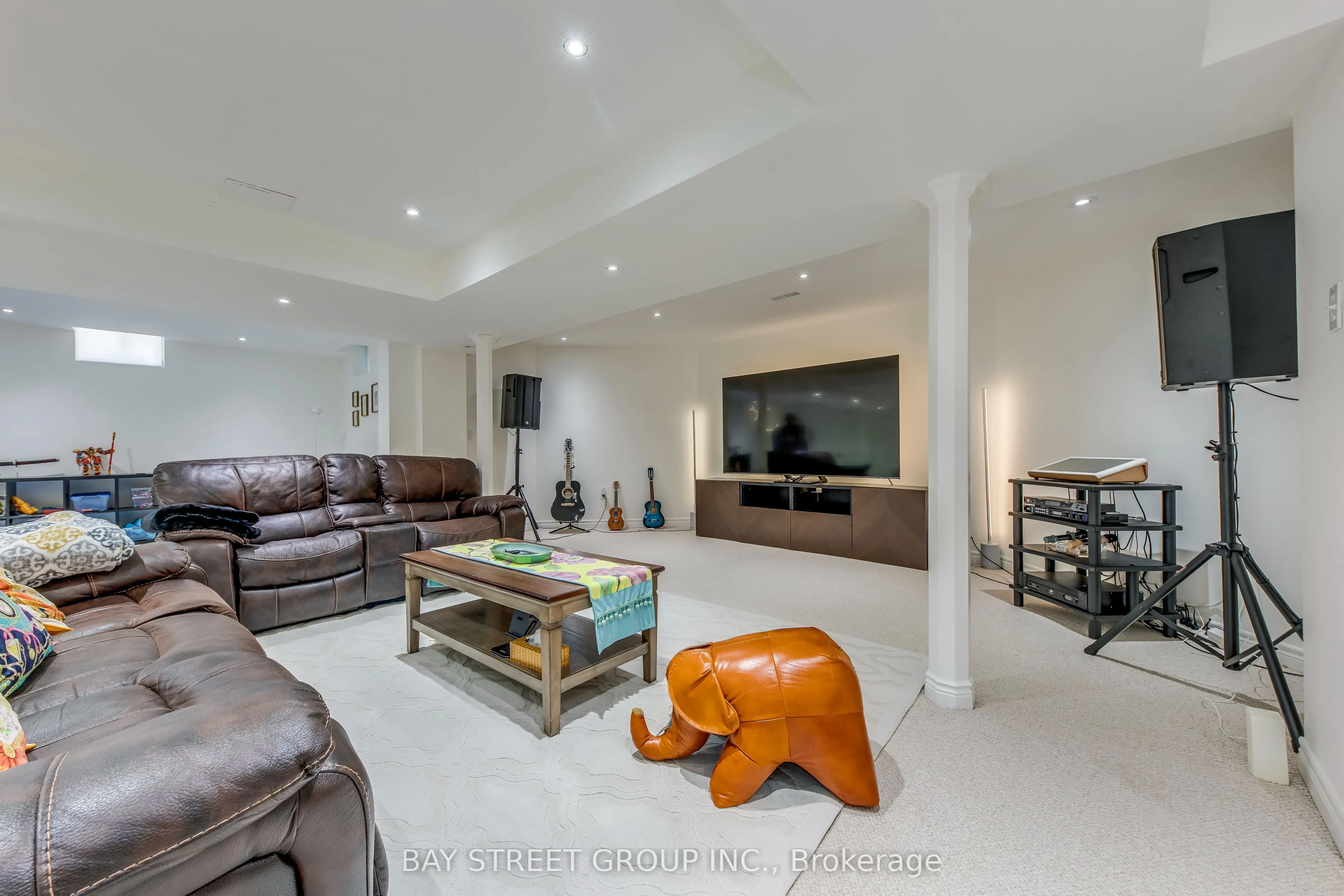 128 beverley glen Boulevard