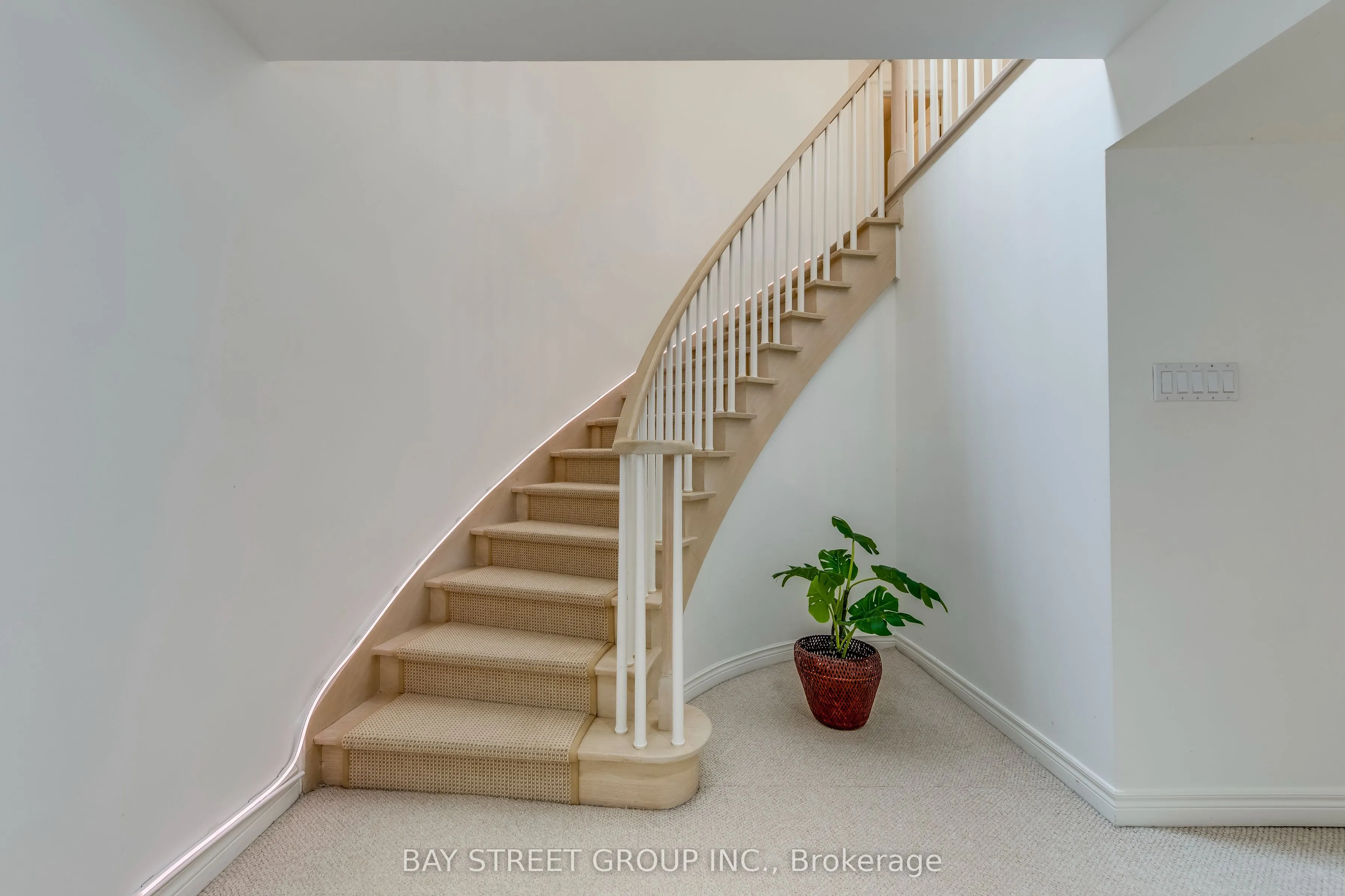 128 beverley glen Boulevard