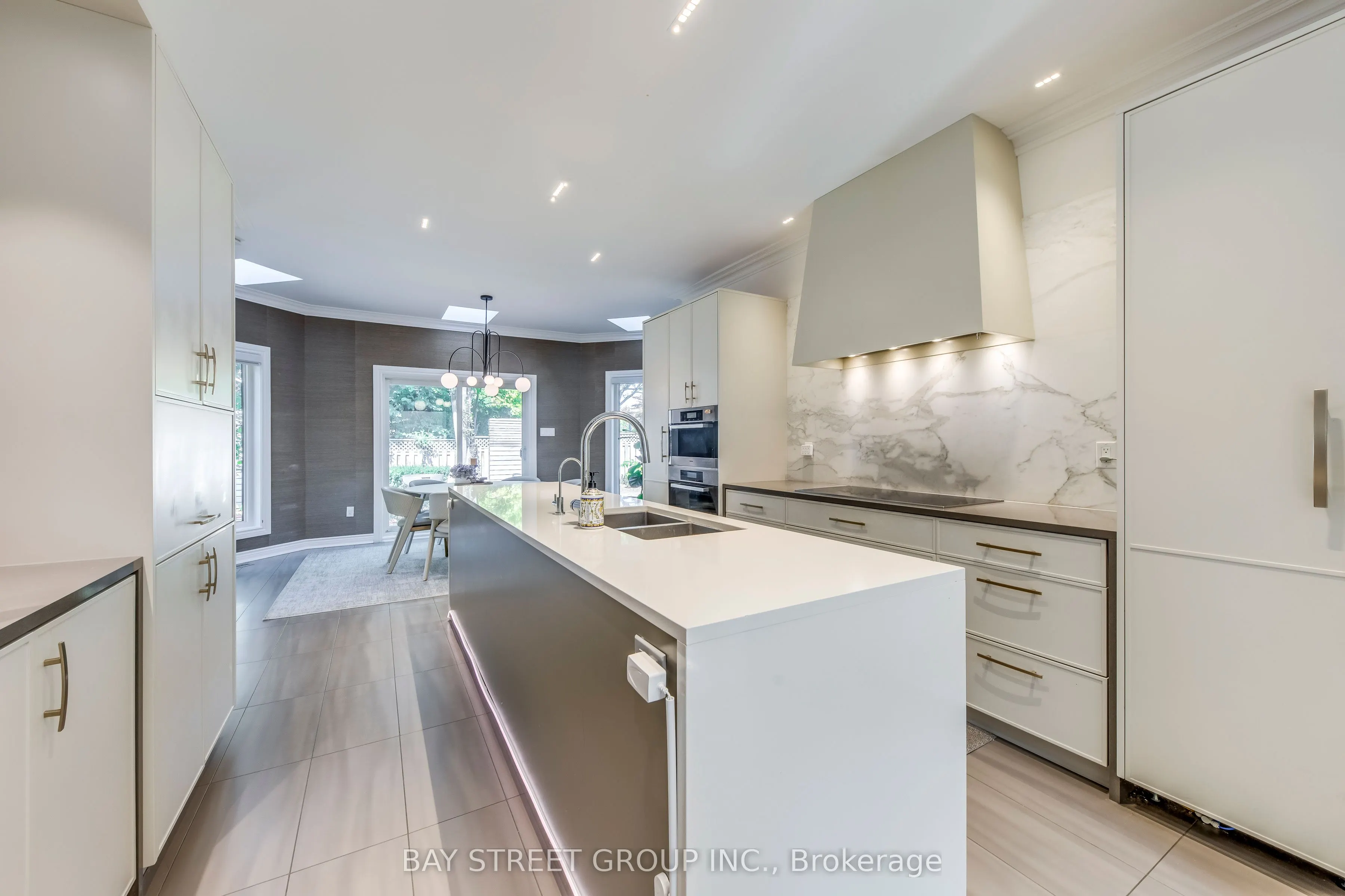 128 beverley glen Boulevard
