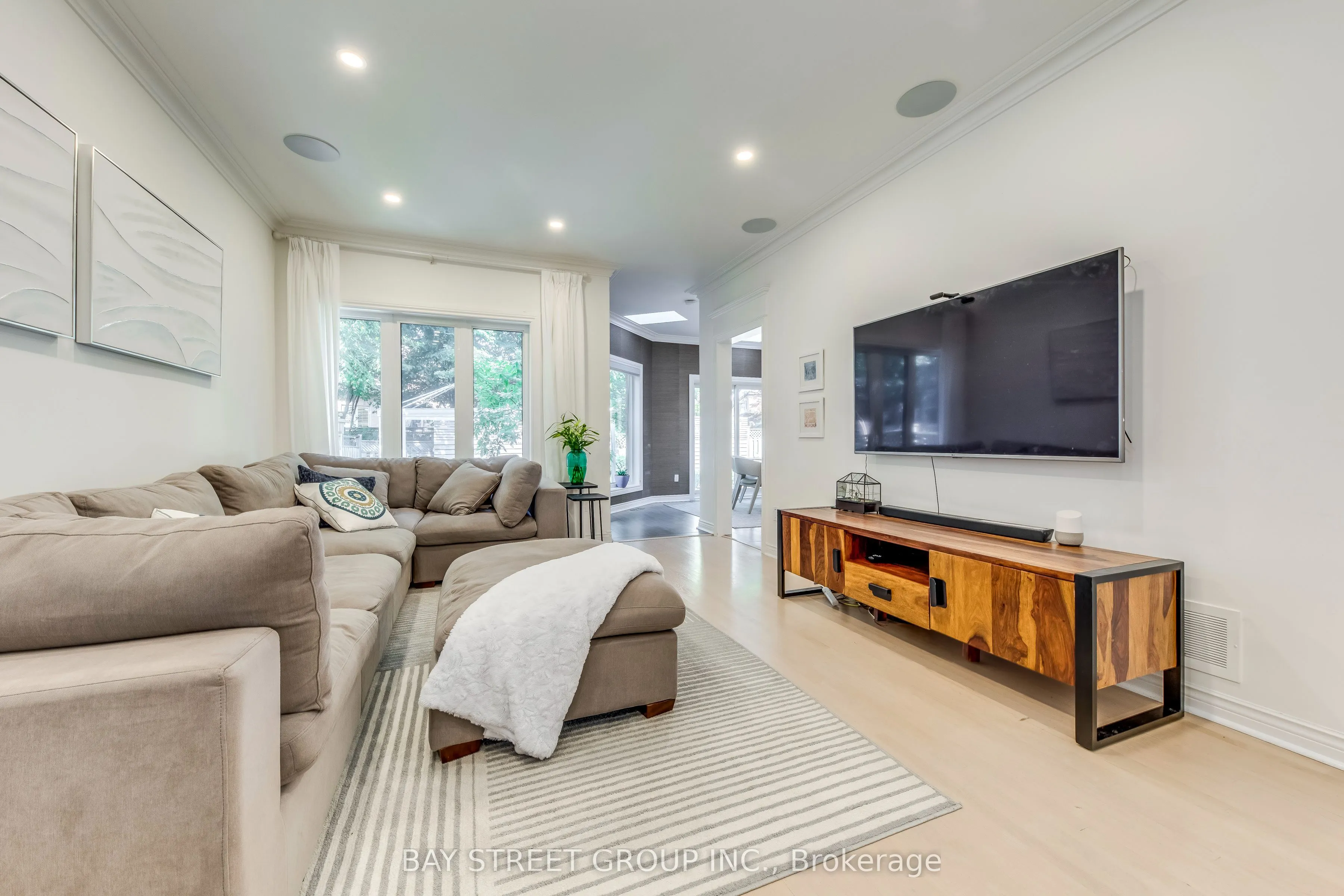 128 beverley glen Boulevard