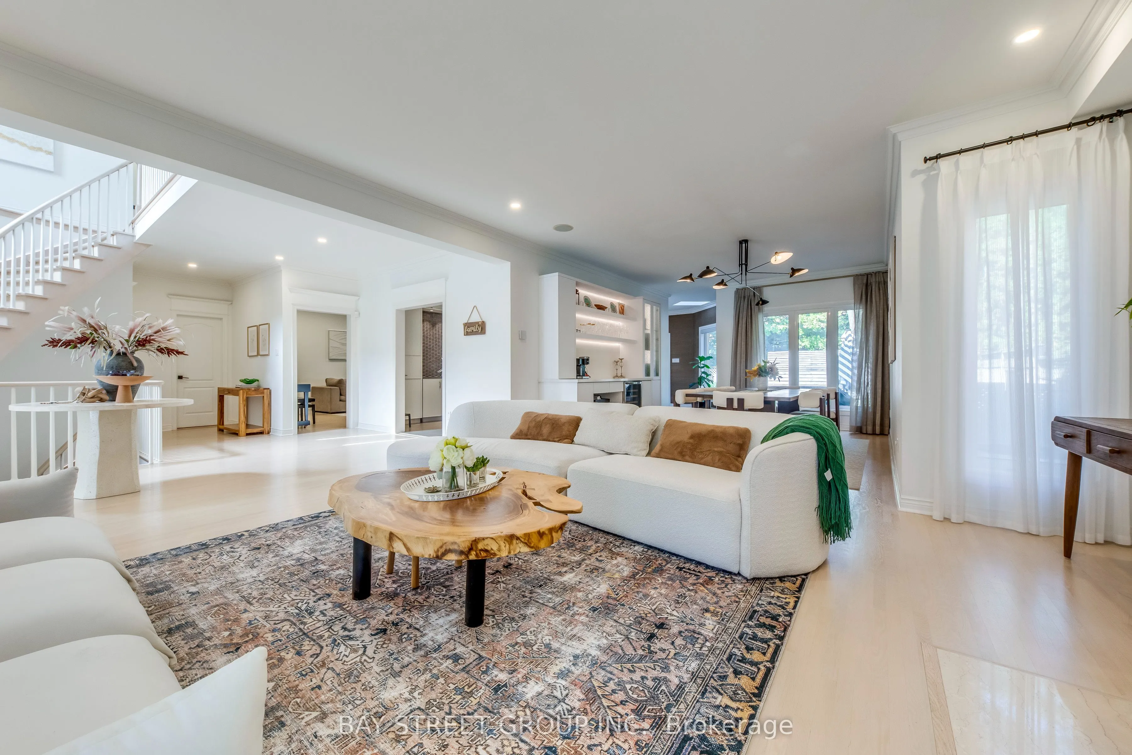 128 beverley glen Boulevard