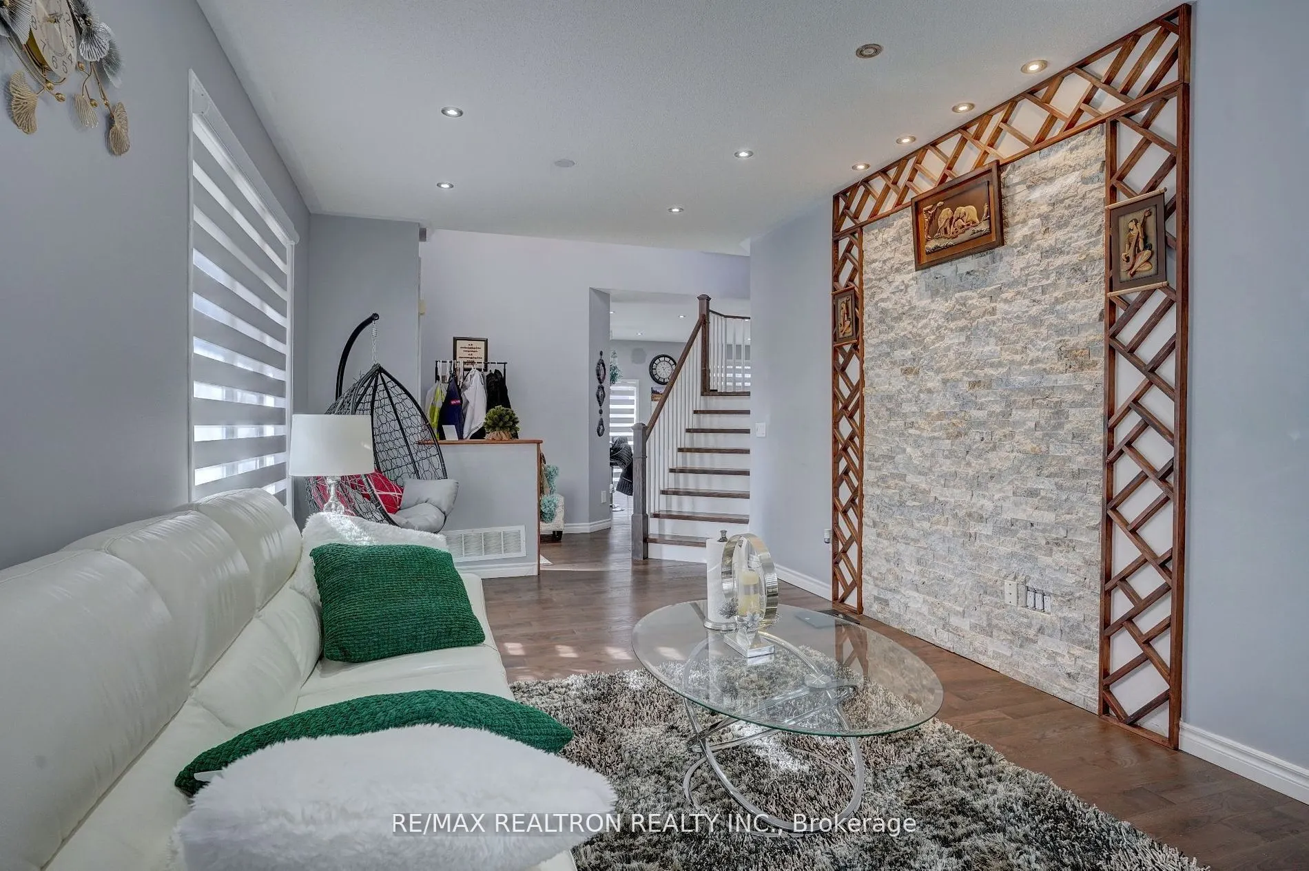 2 Mccaul Street