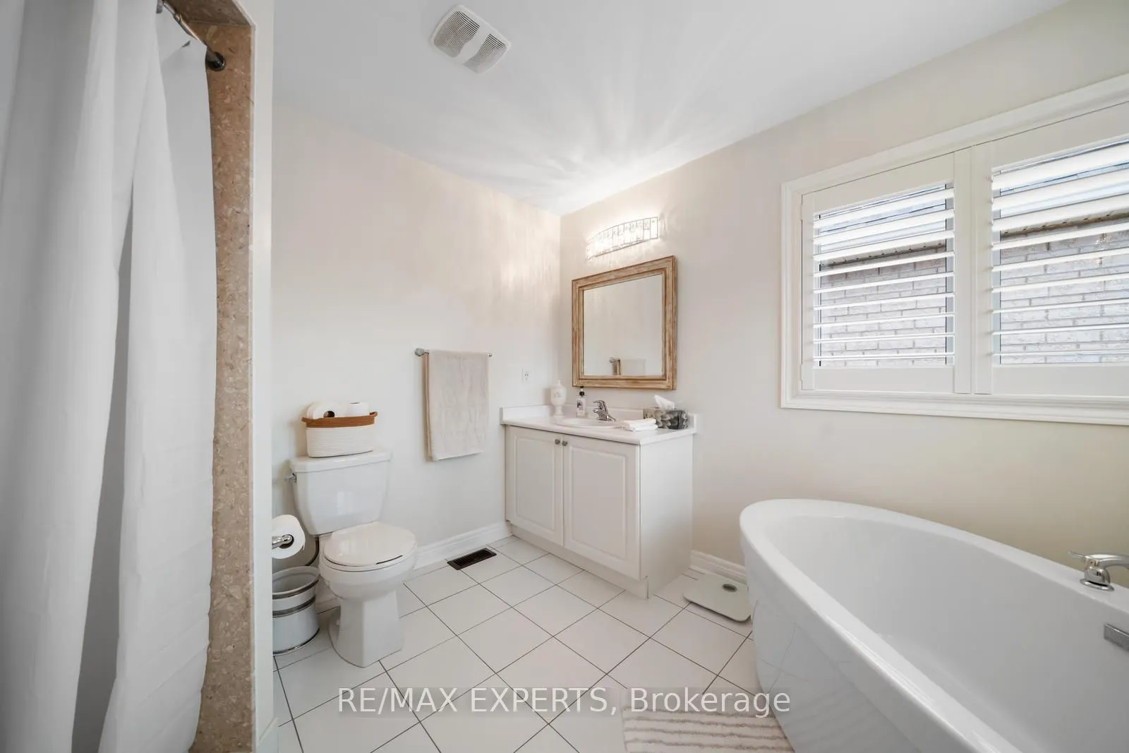 174 Sharpe Crescent