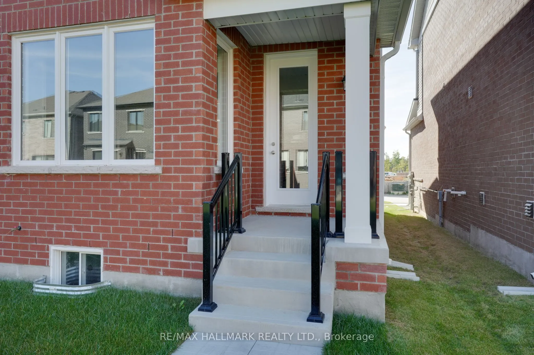 626 Newlove Street