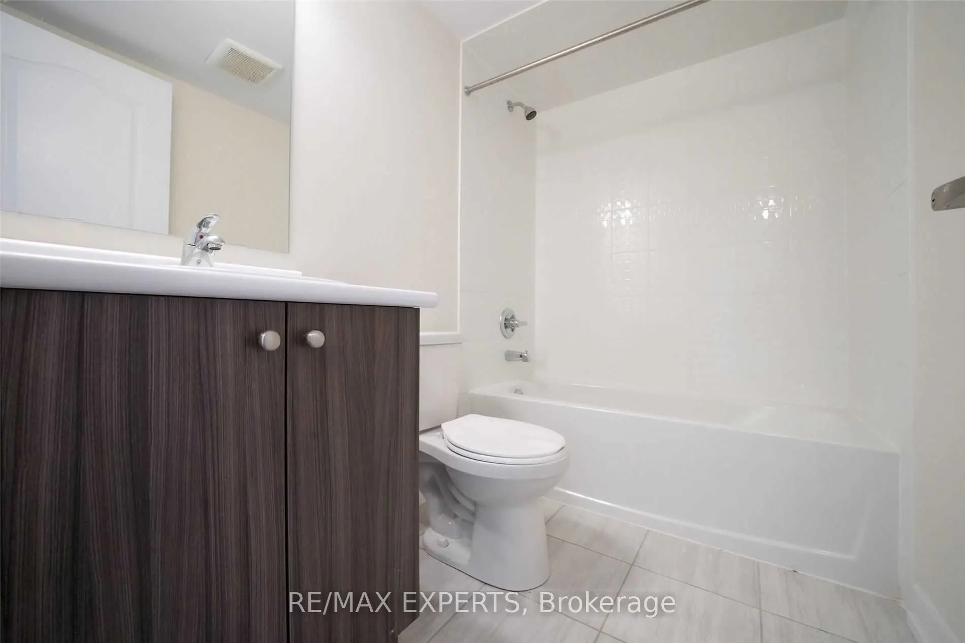 10 Westmeath Lane, #2230