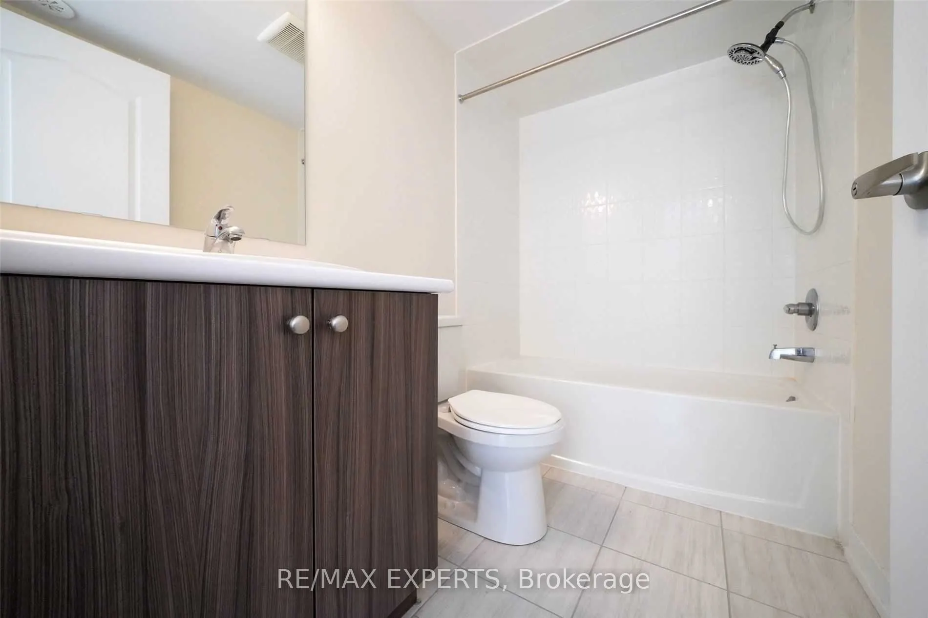 10 Westmeath Lane, #2230