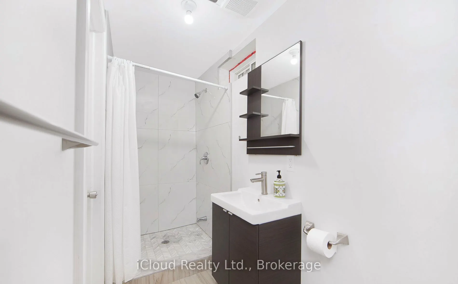 18 Meadowhawk Trail