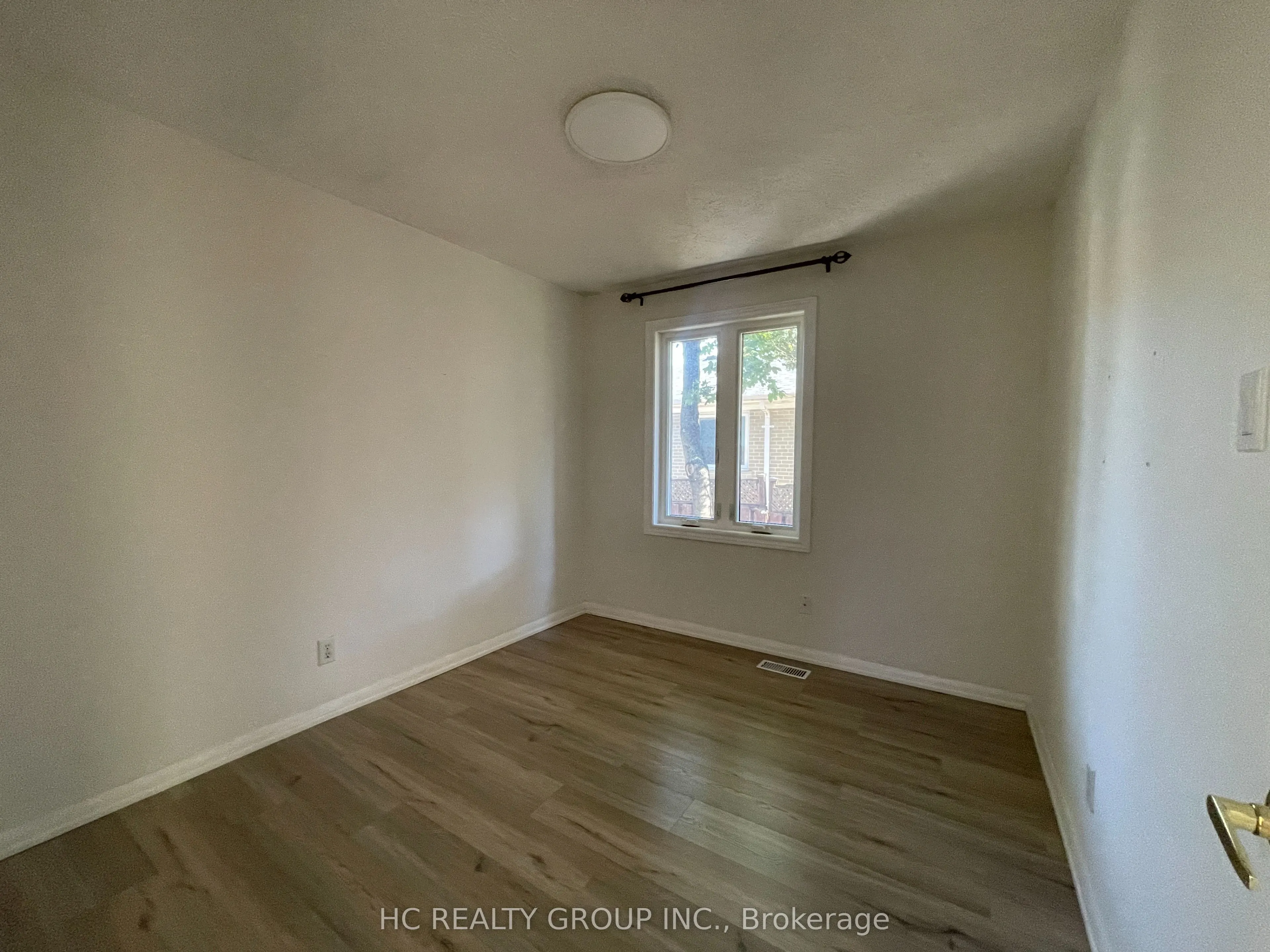 516 Lynett Crescent