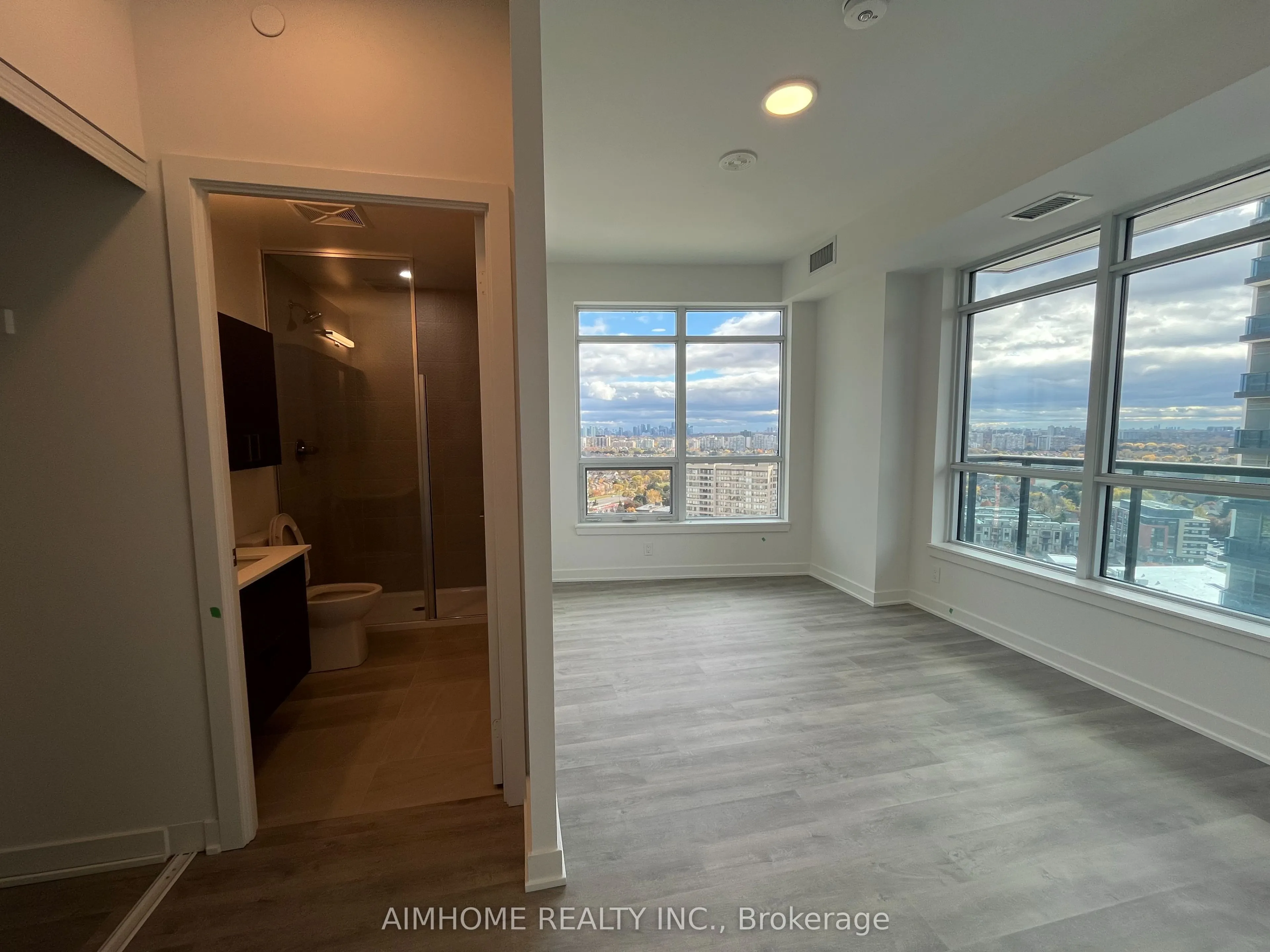 50 Upper Mall Way, #1902