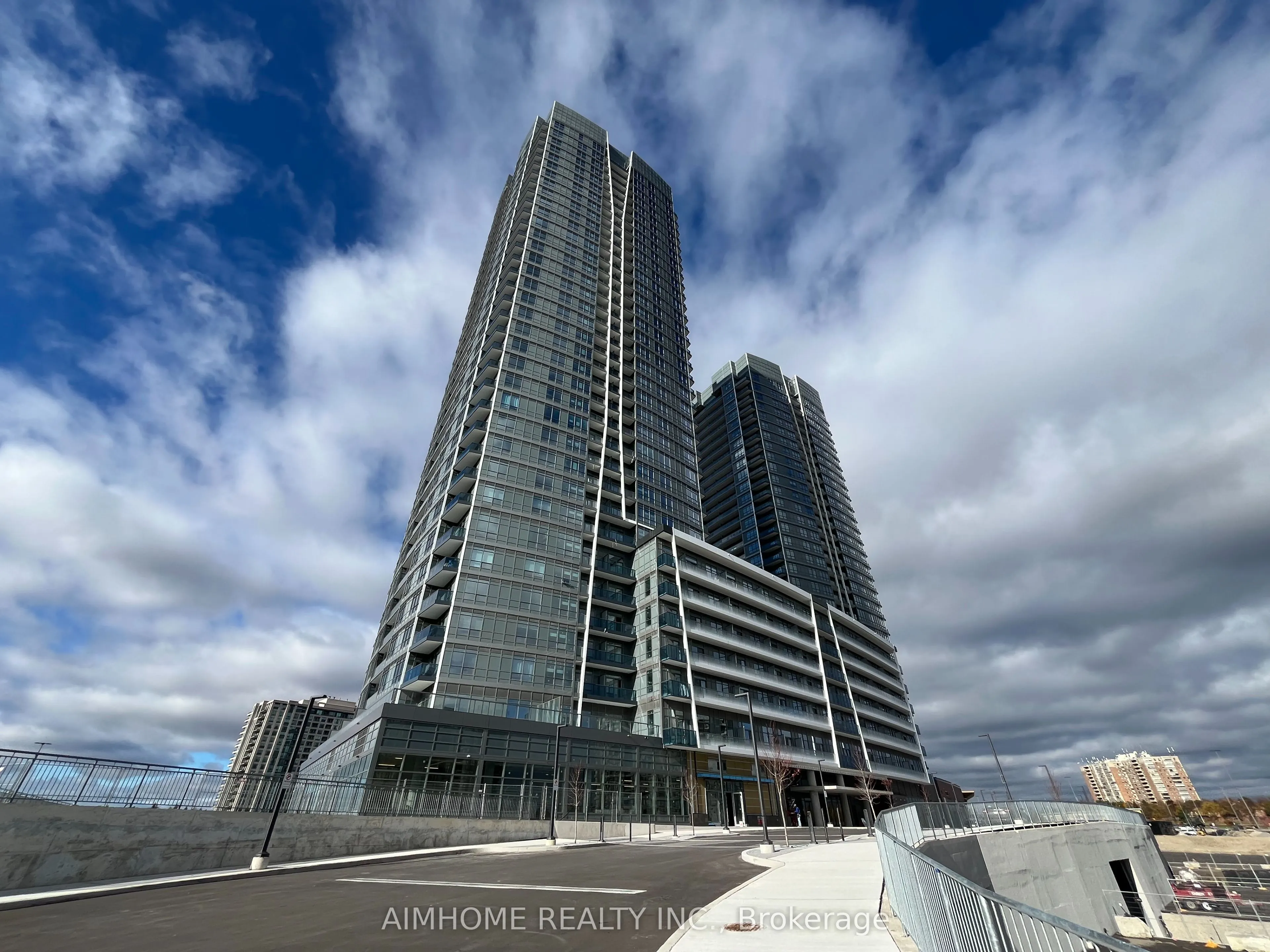 50 Upper Mall Way, #1902