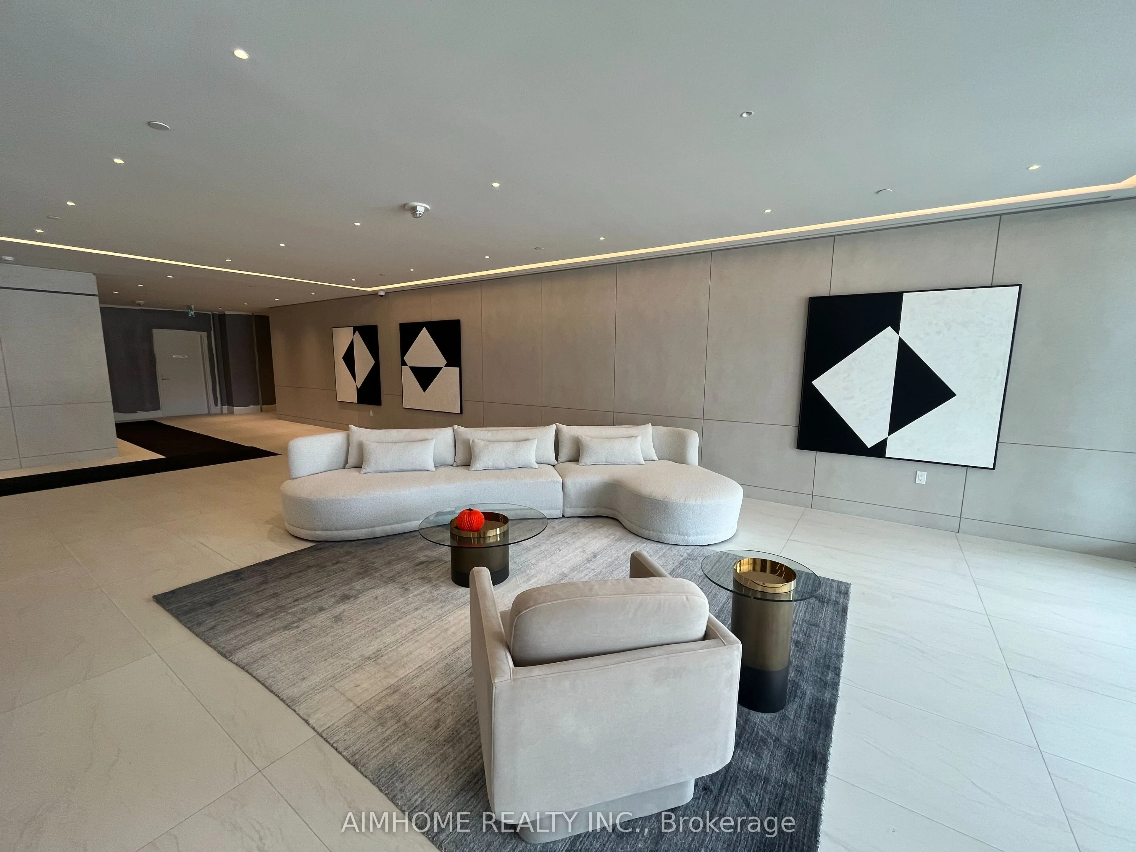 50 Upper Mall Way, #1902