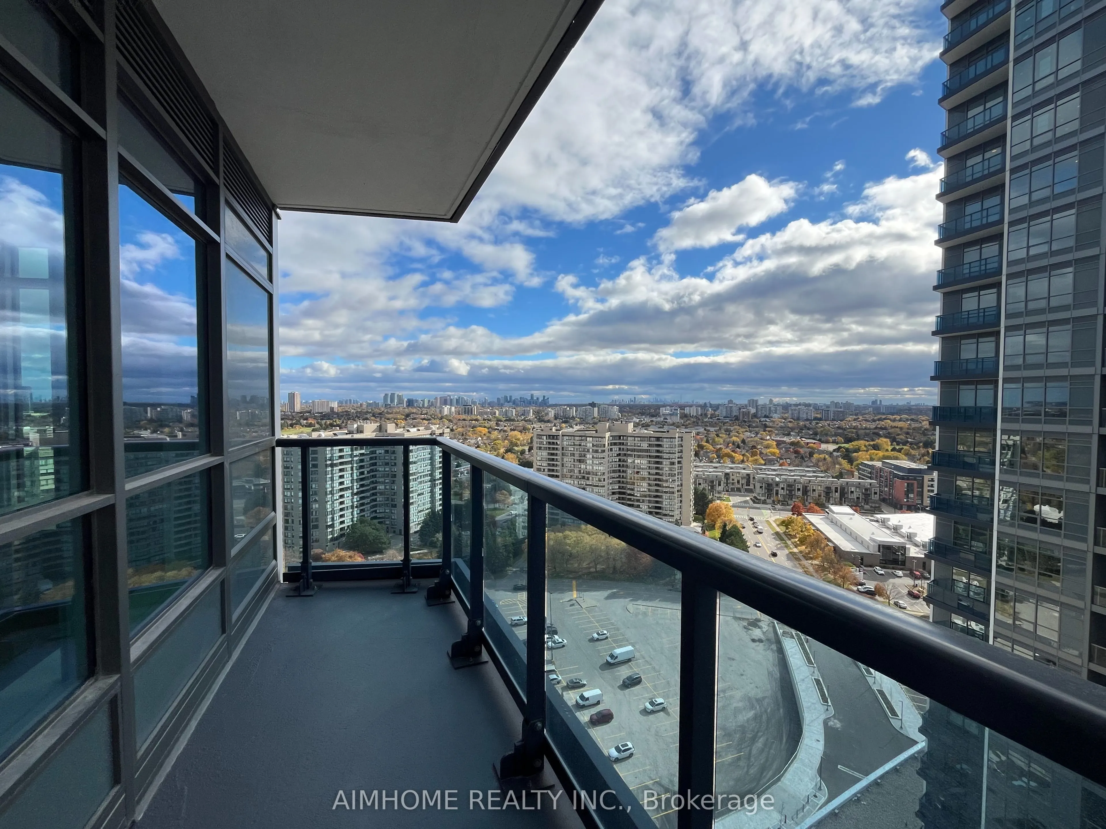 50 Upper Mall Way, #1902