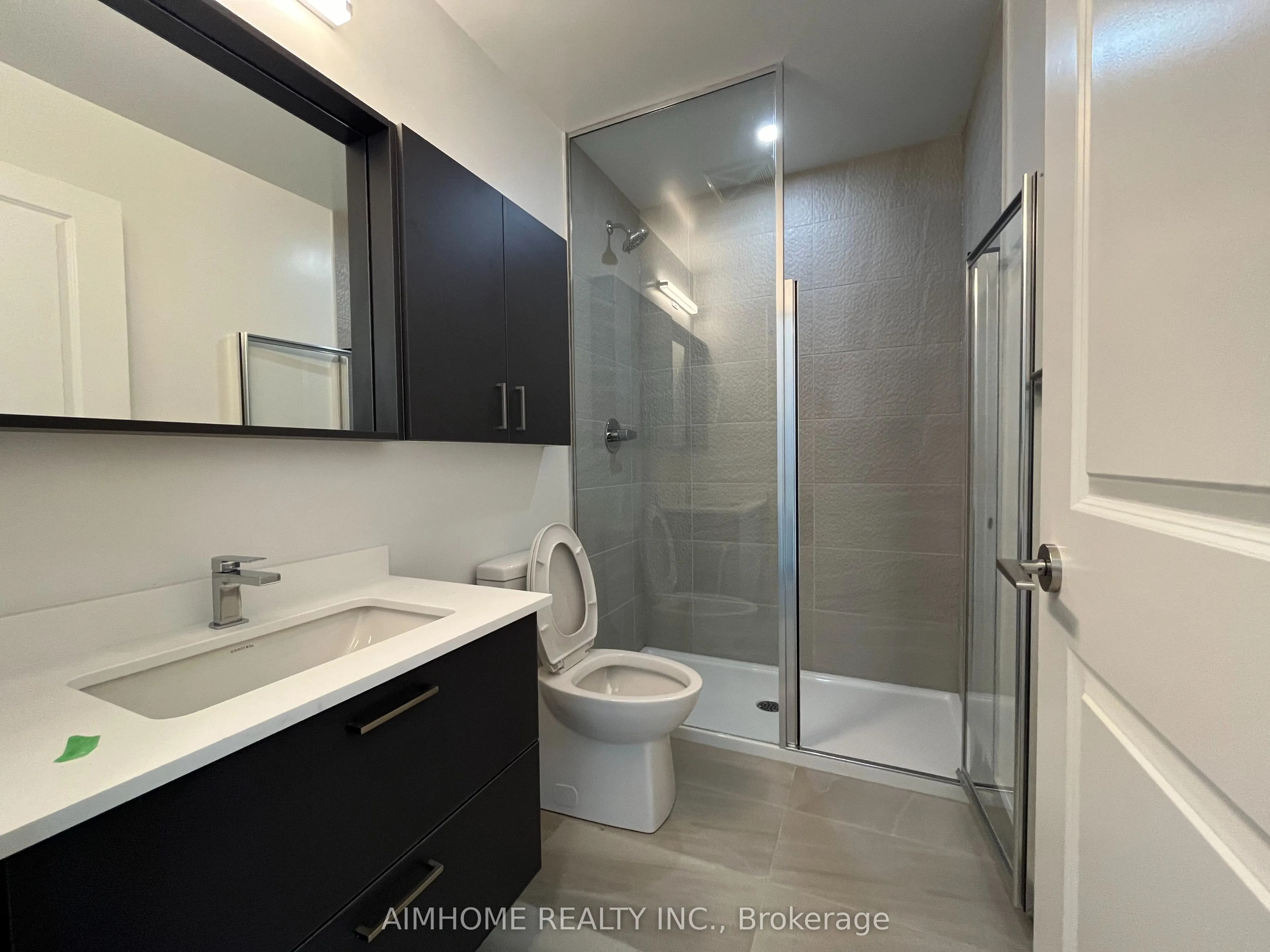 50 Upper Mall Way, #1902
