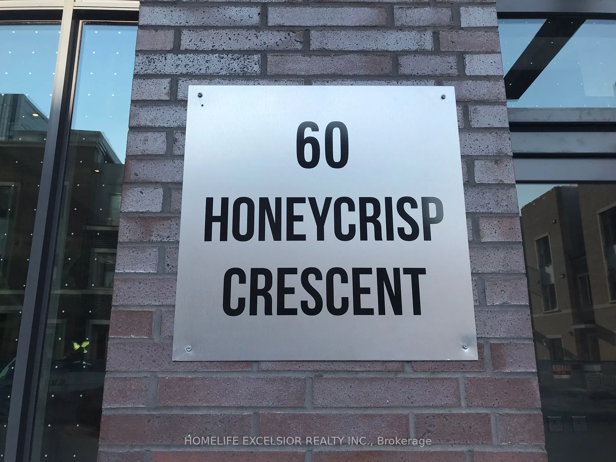 60 Honeycrisp Crescent, #606