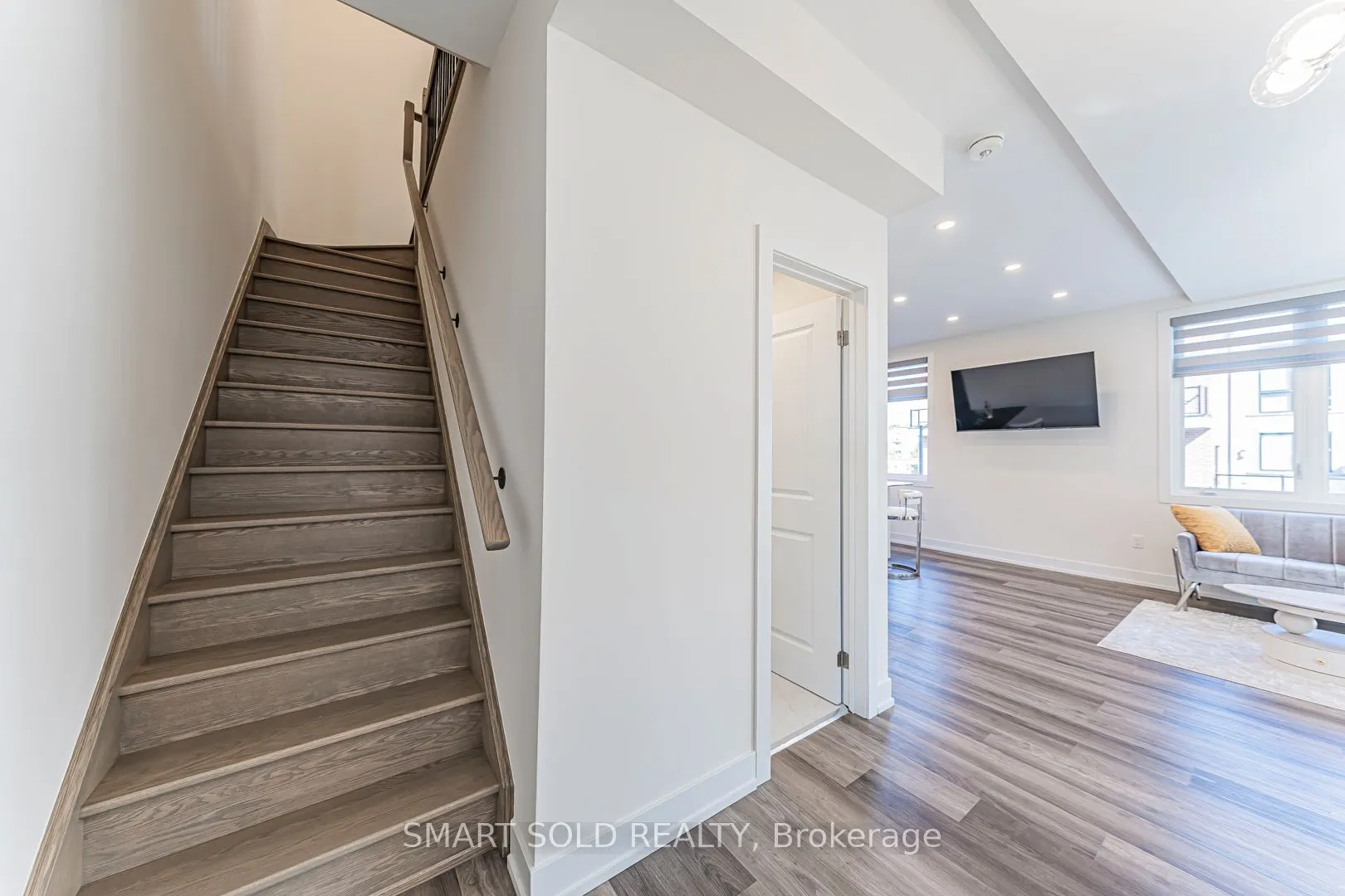 6 Sayers Lane, #18