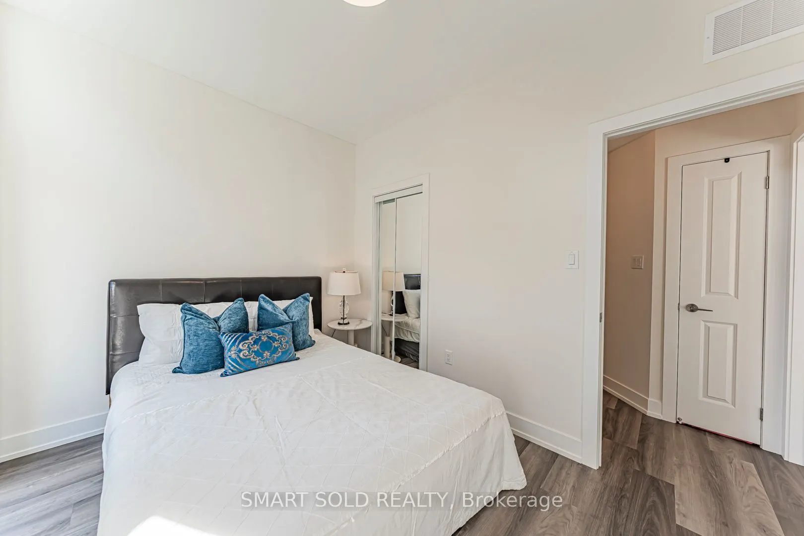 6 Sayers Lane, #18