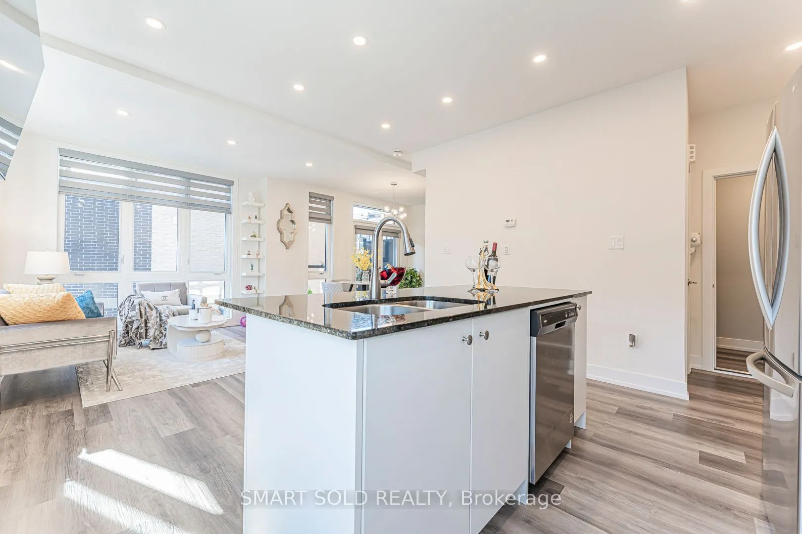 6 Sayers Lane, #18