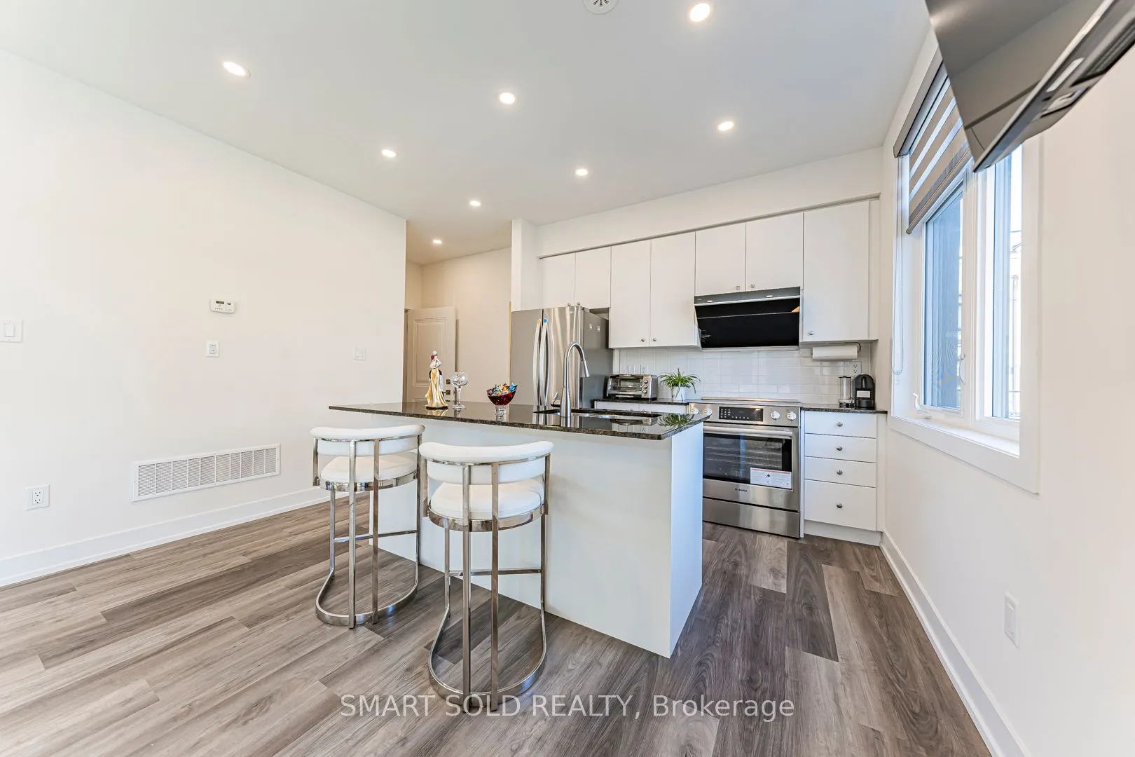 6 Sayers Lane, #18
