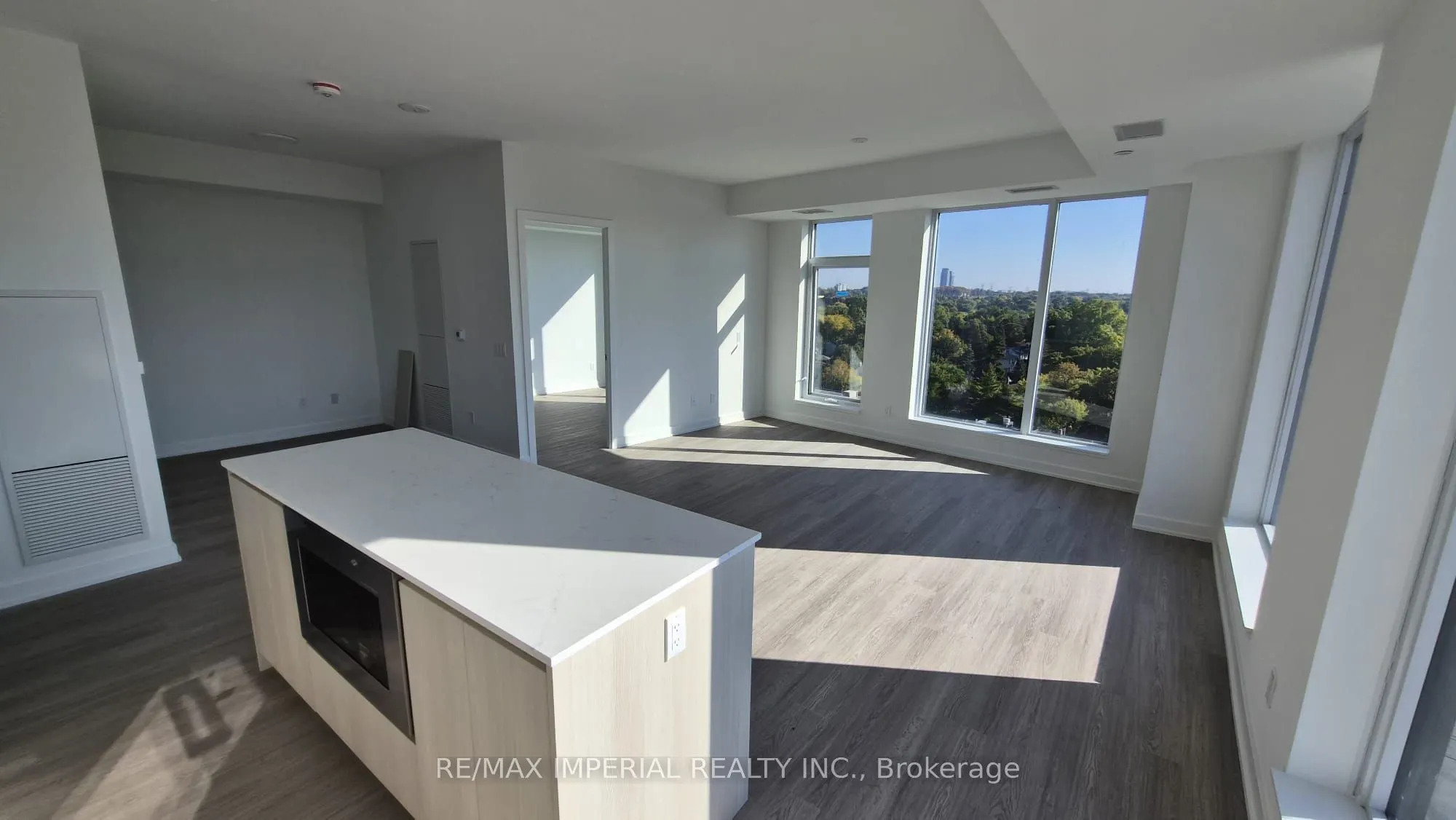 8188 Yonge Street S, #819