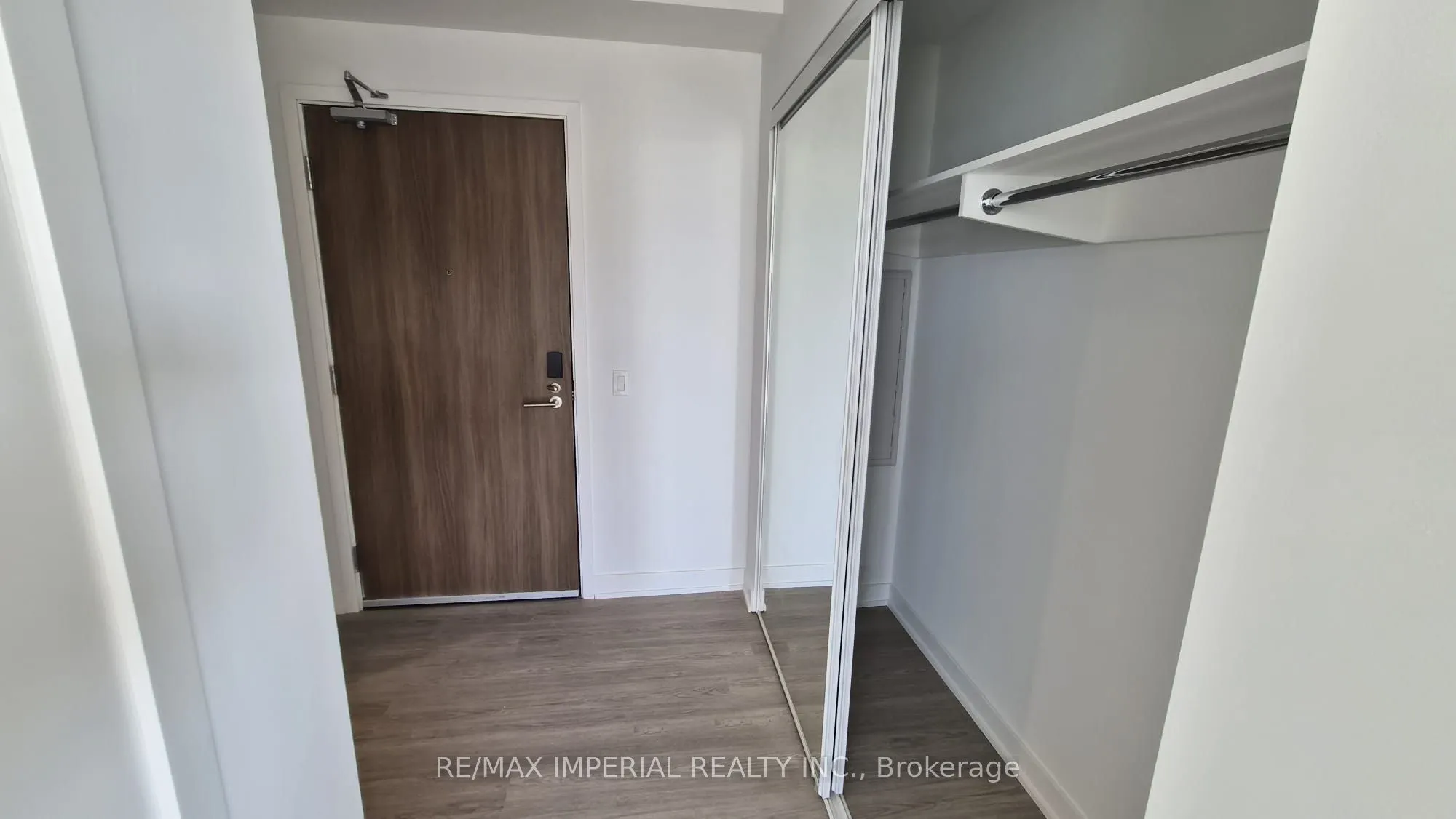 8188 Yonge Street S, #819