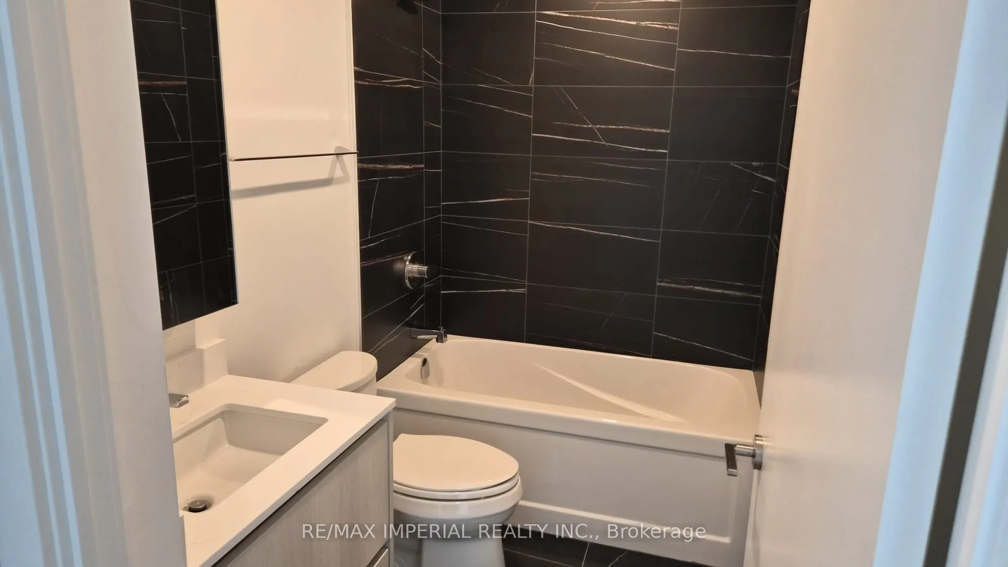 8188 Yonge Street S, #819