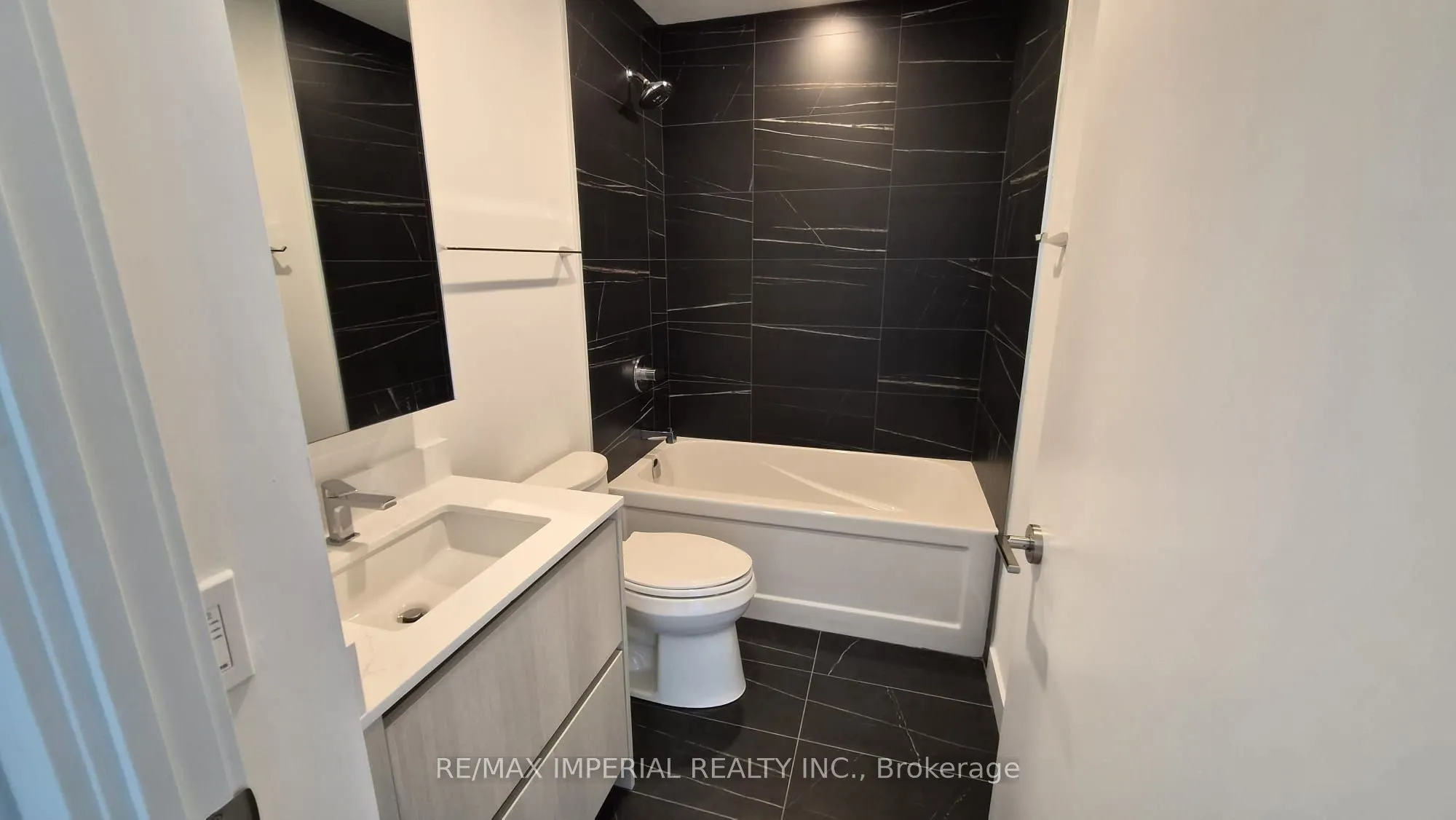 8188 Yonge Street S, #819