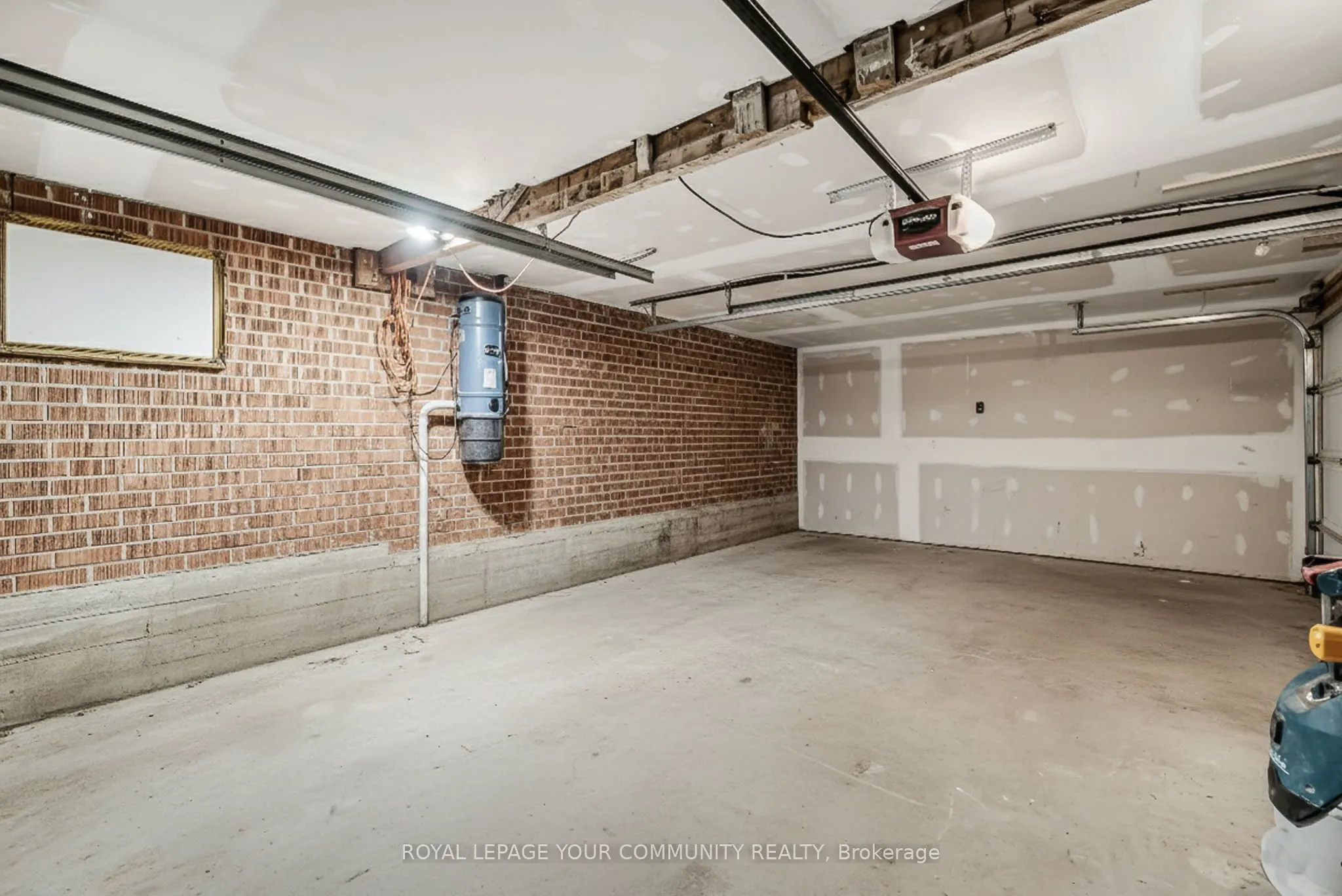 67 Monkswood Crescent