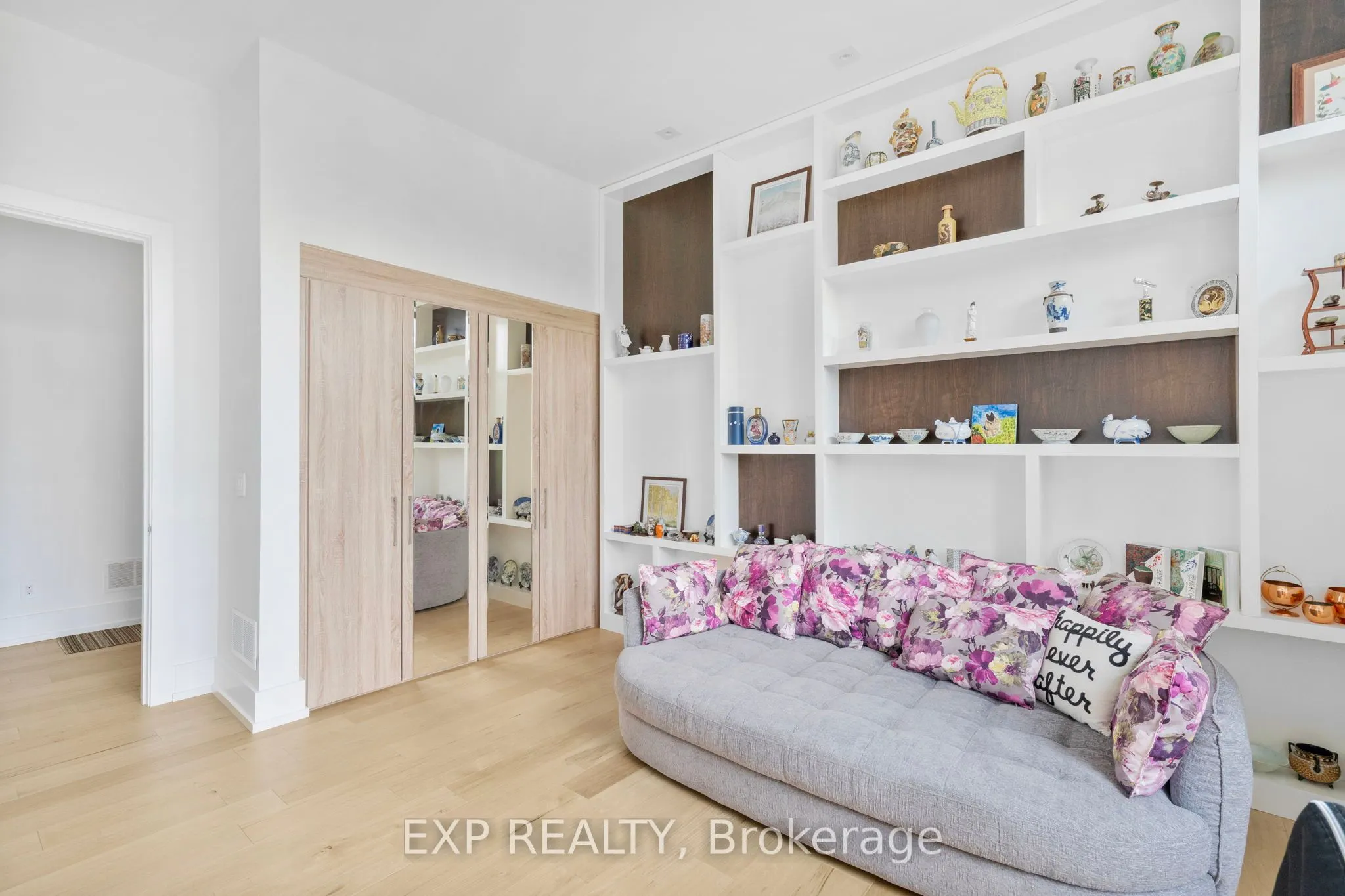 8 Cachet Parkway