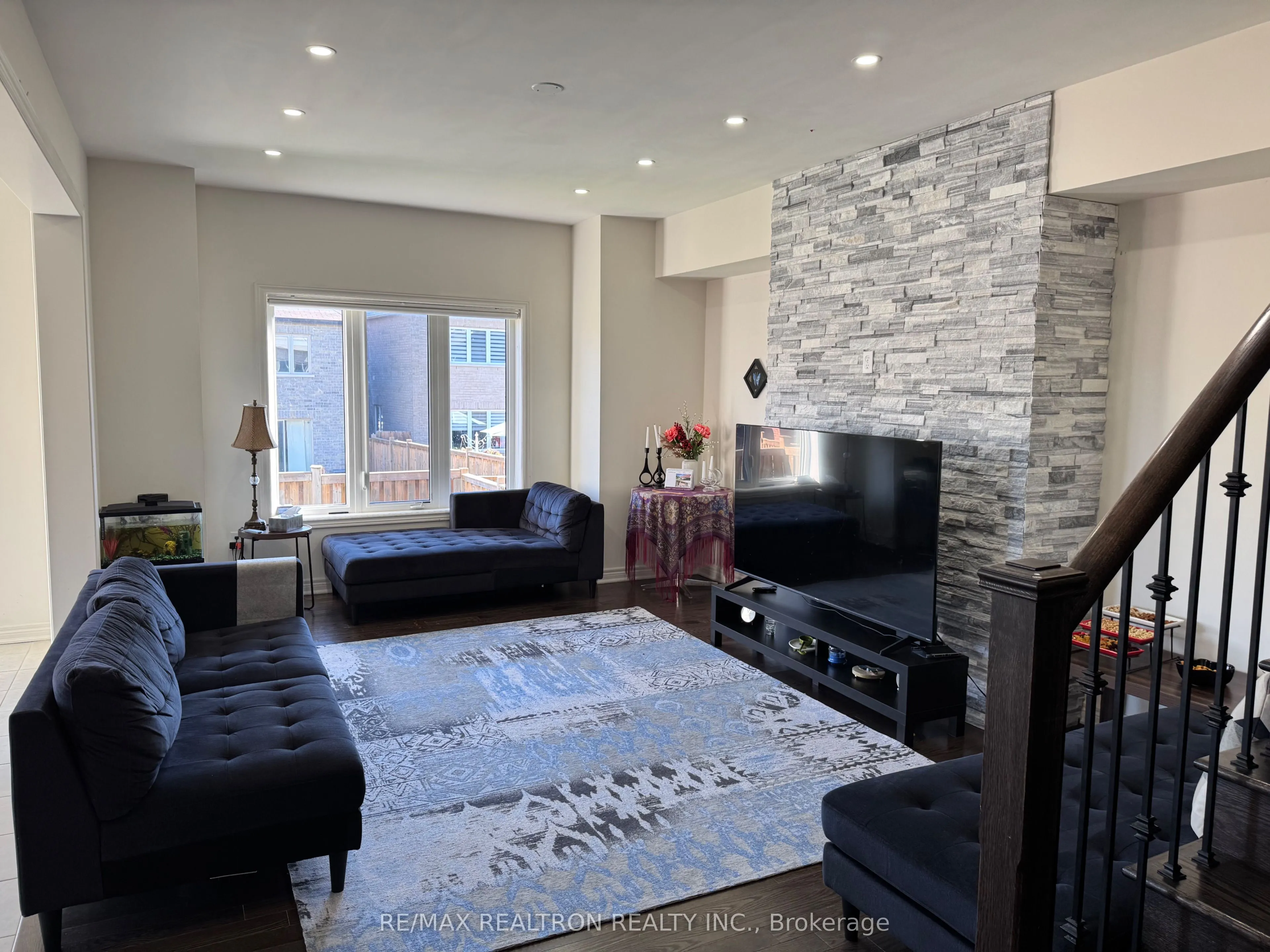 257 Sharon Creek Drive W