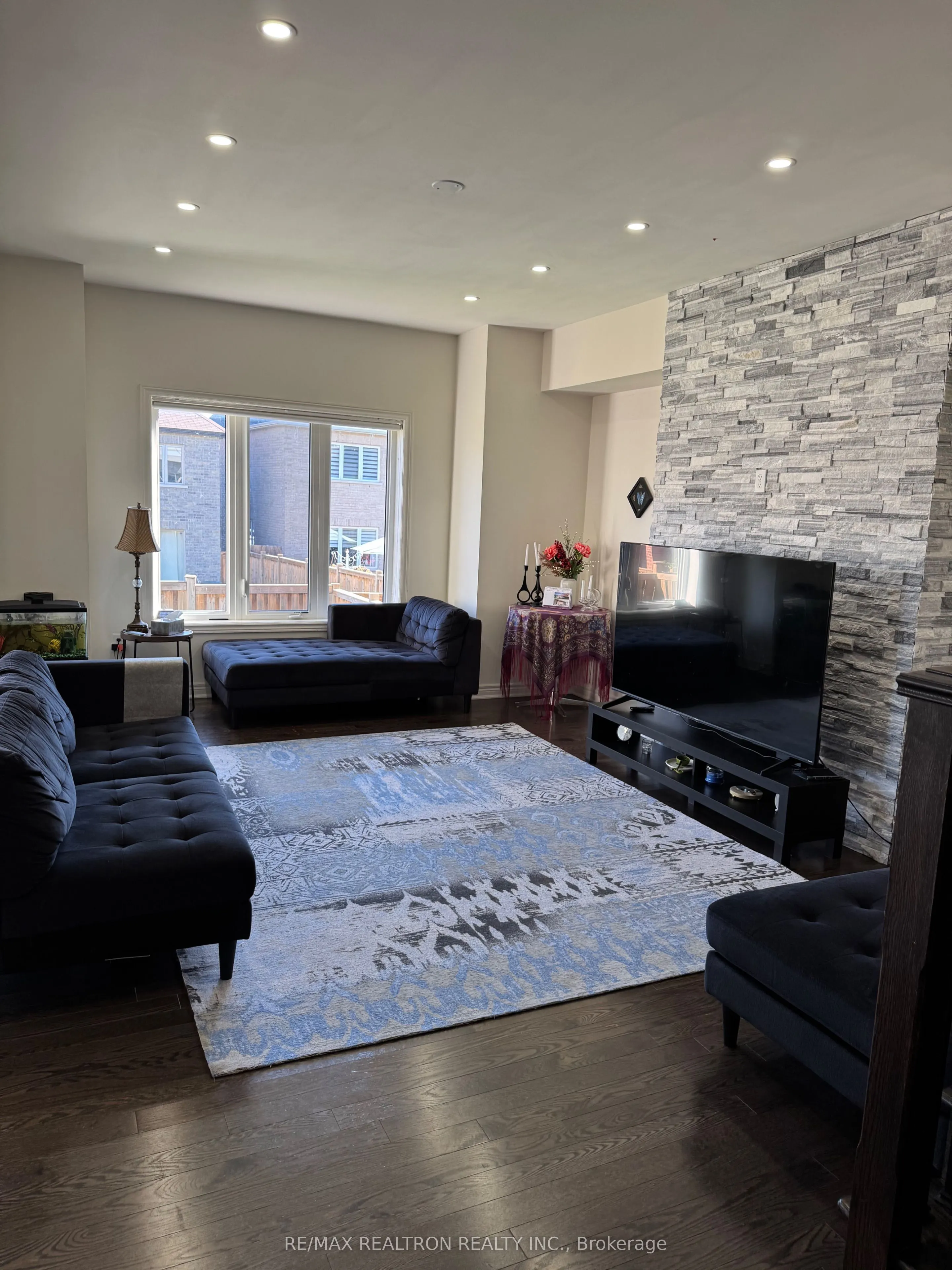 257 Sharon Creek Drive W