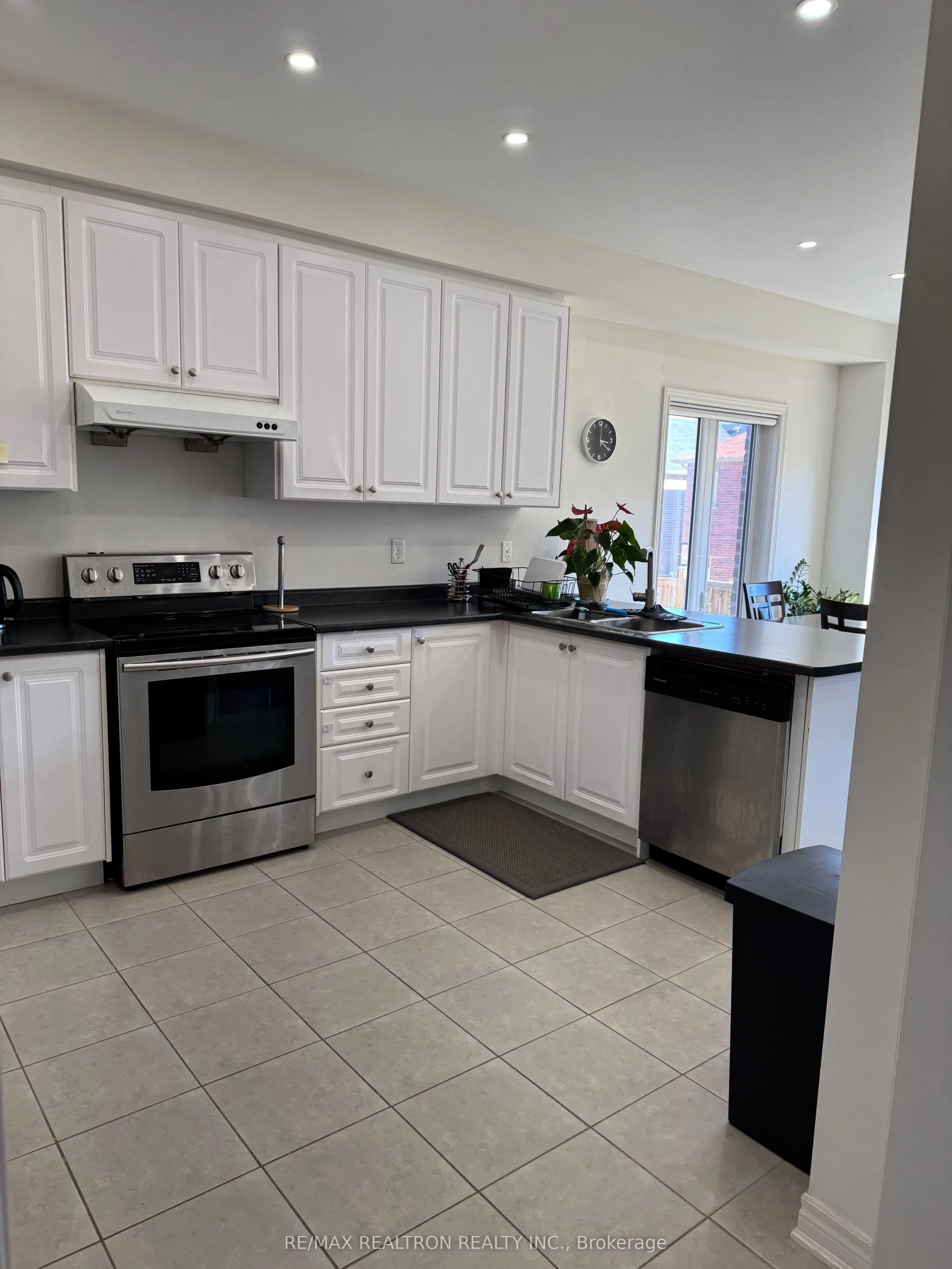 257 Sharon Creek Drive W