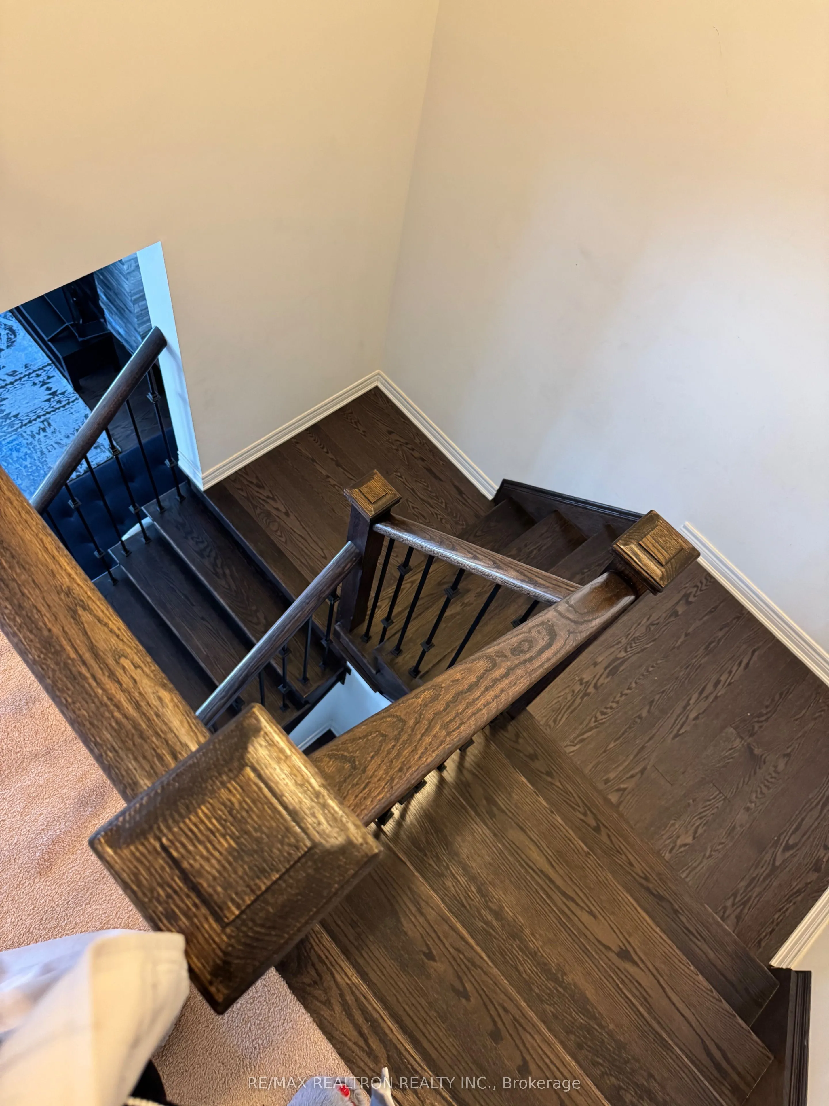 257 Sharon Creek Drive W