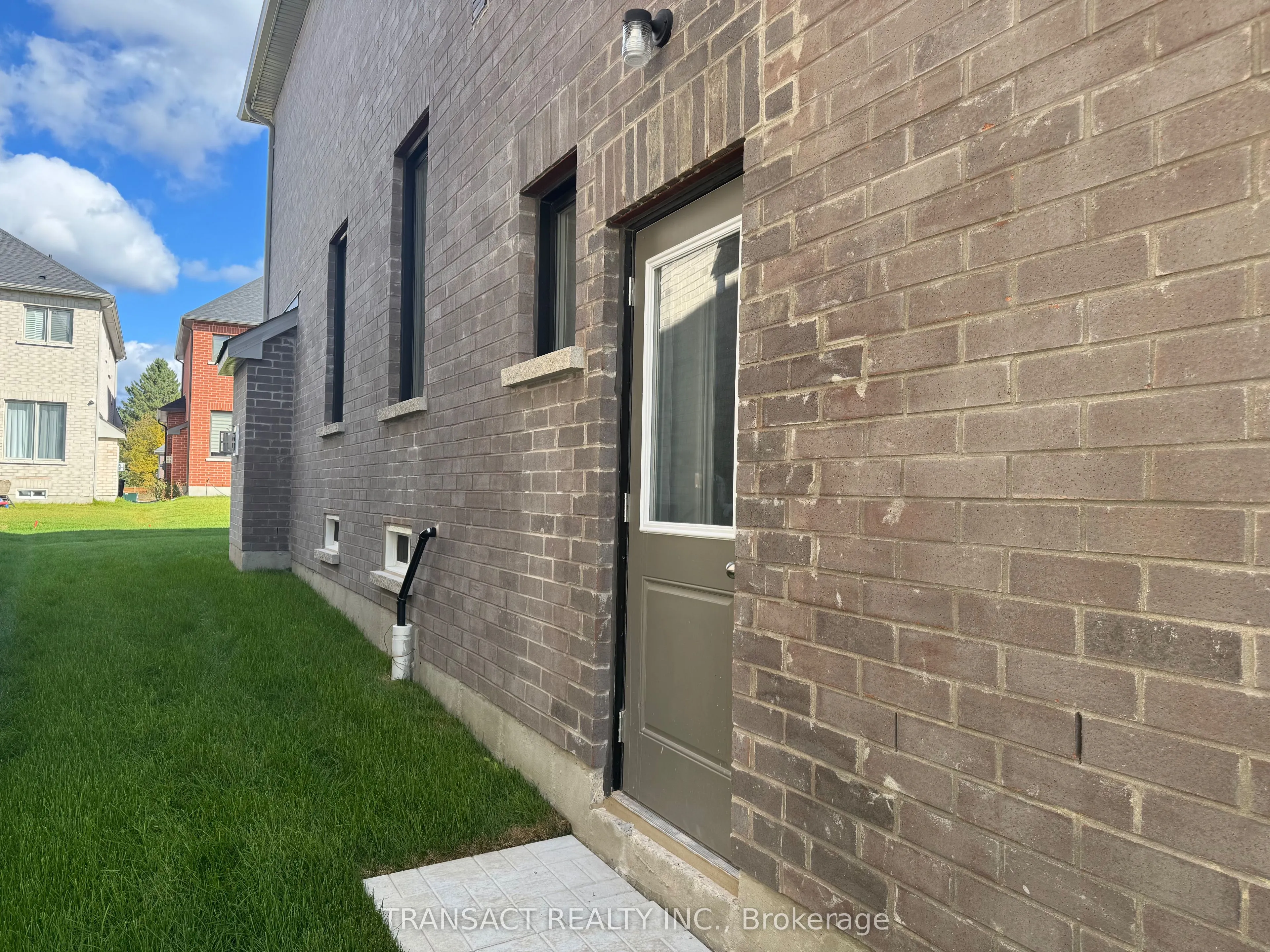 15 Baycroft Boulevard