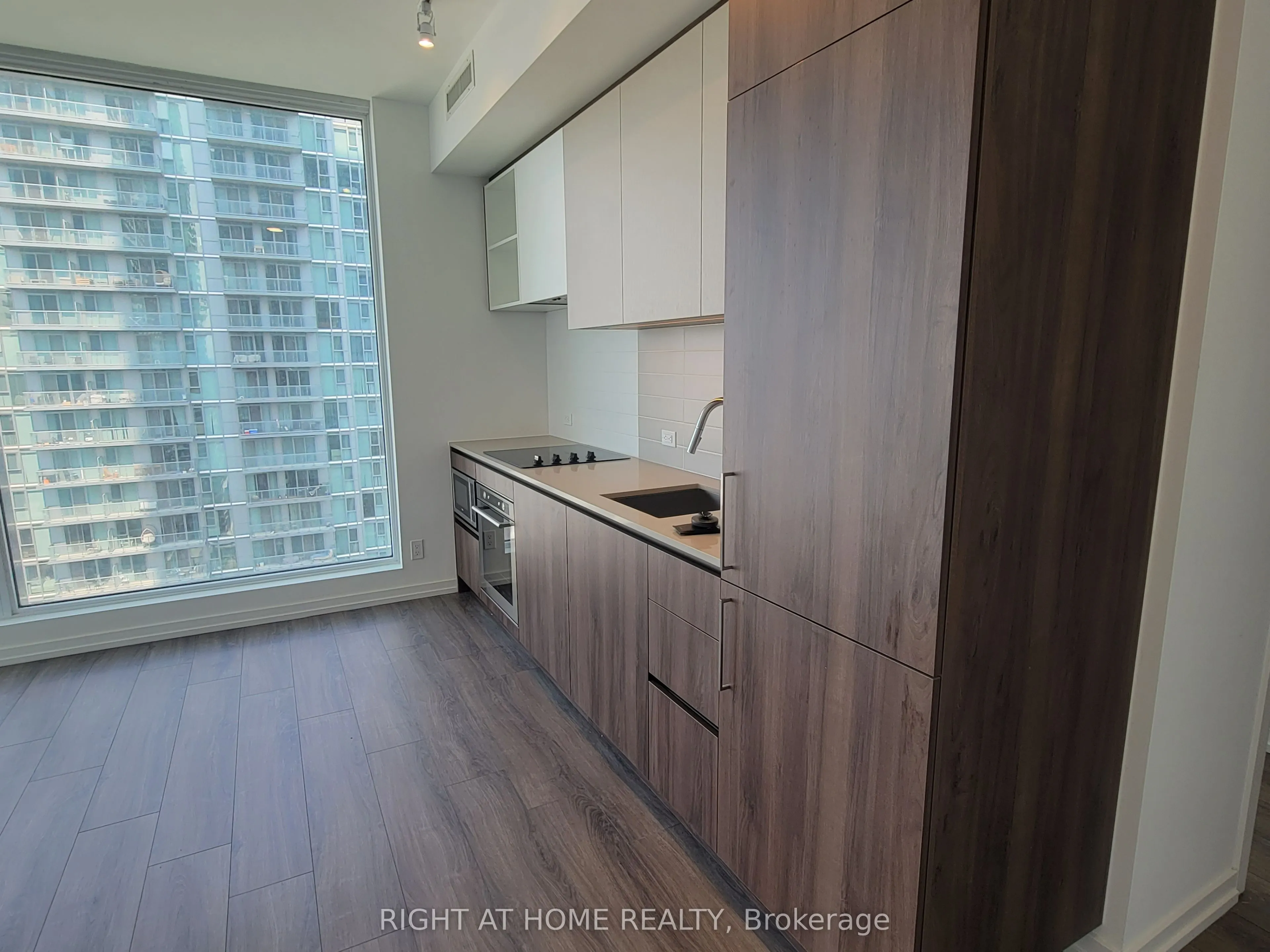 7890 Jane Street, #2809