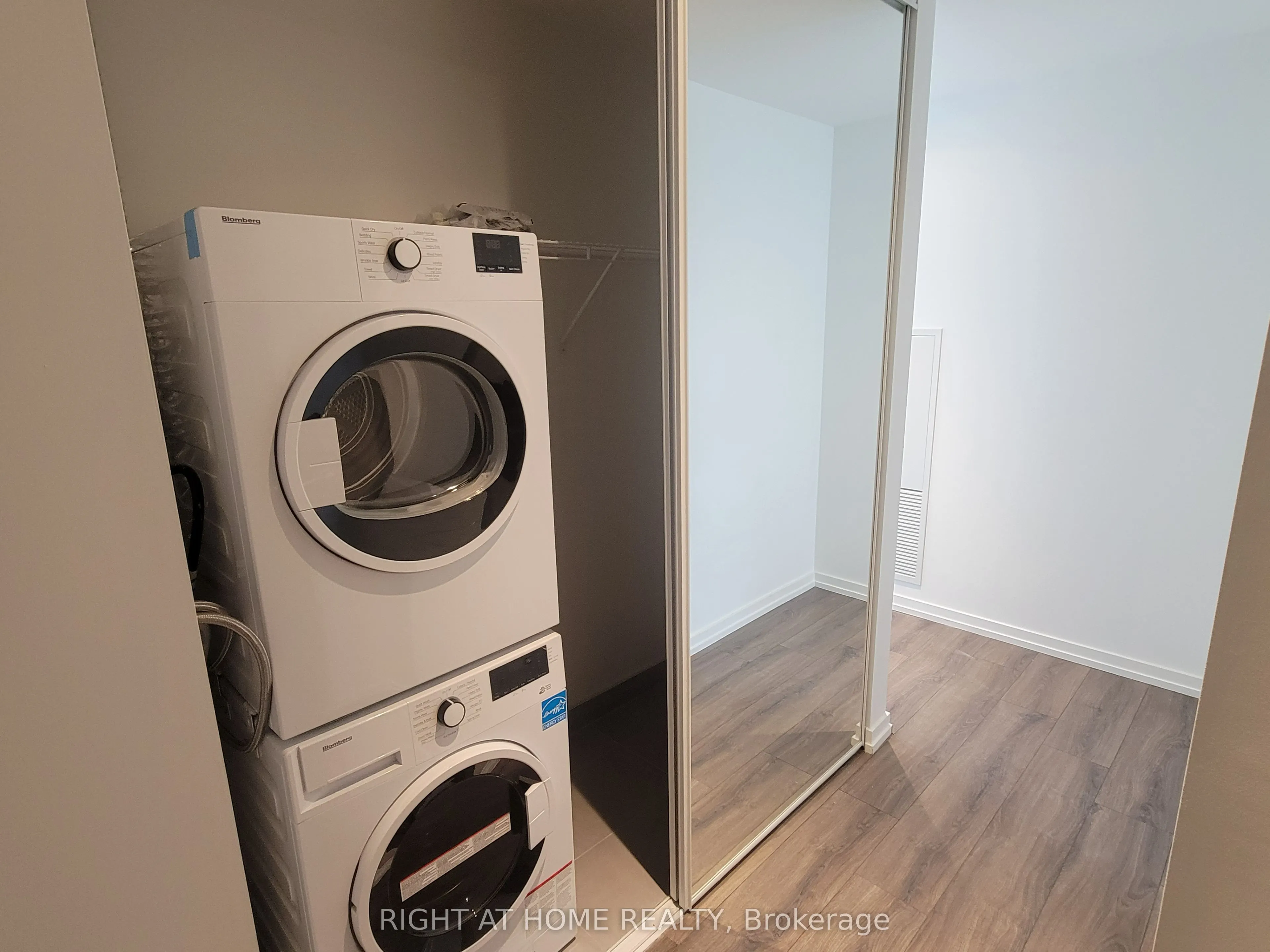 7890 Jane Street, #2809