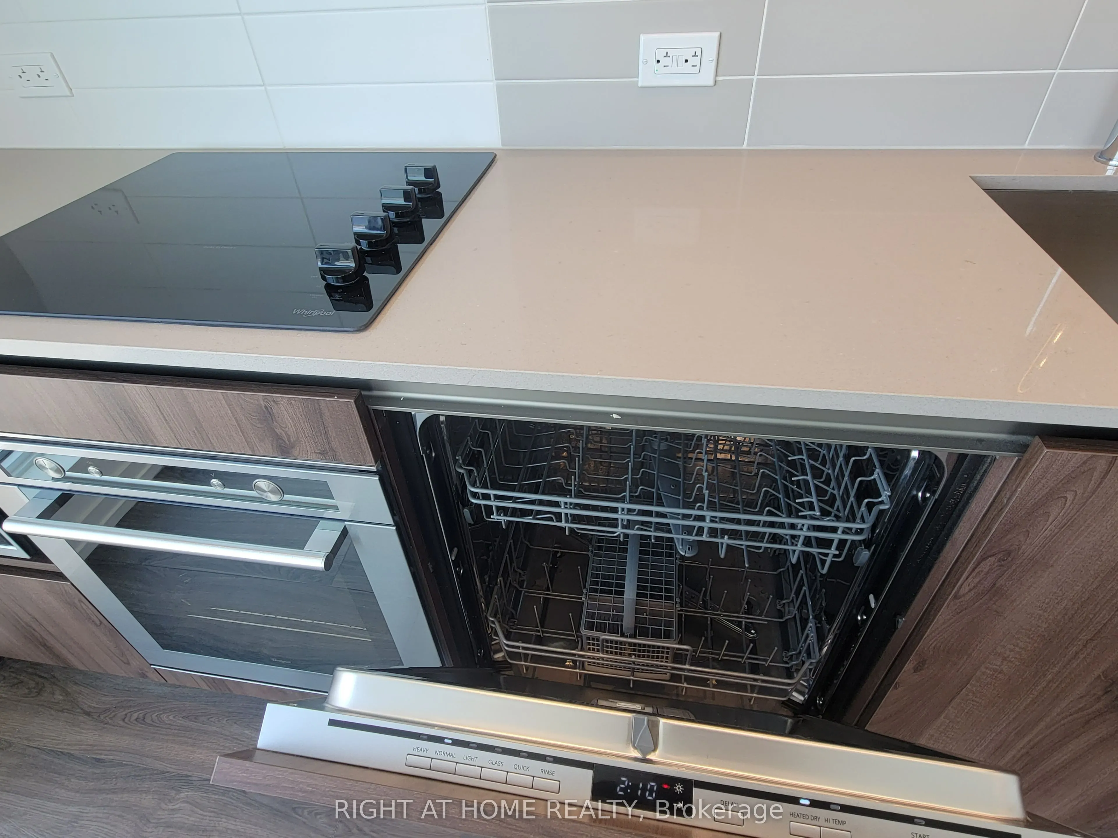 7890 Jane Street, #2809