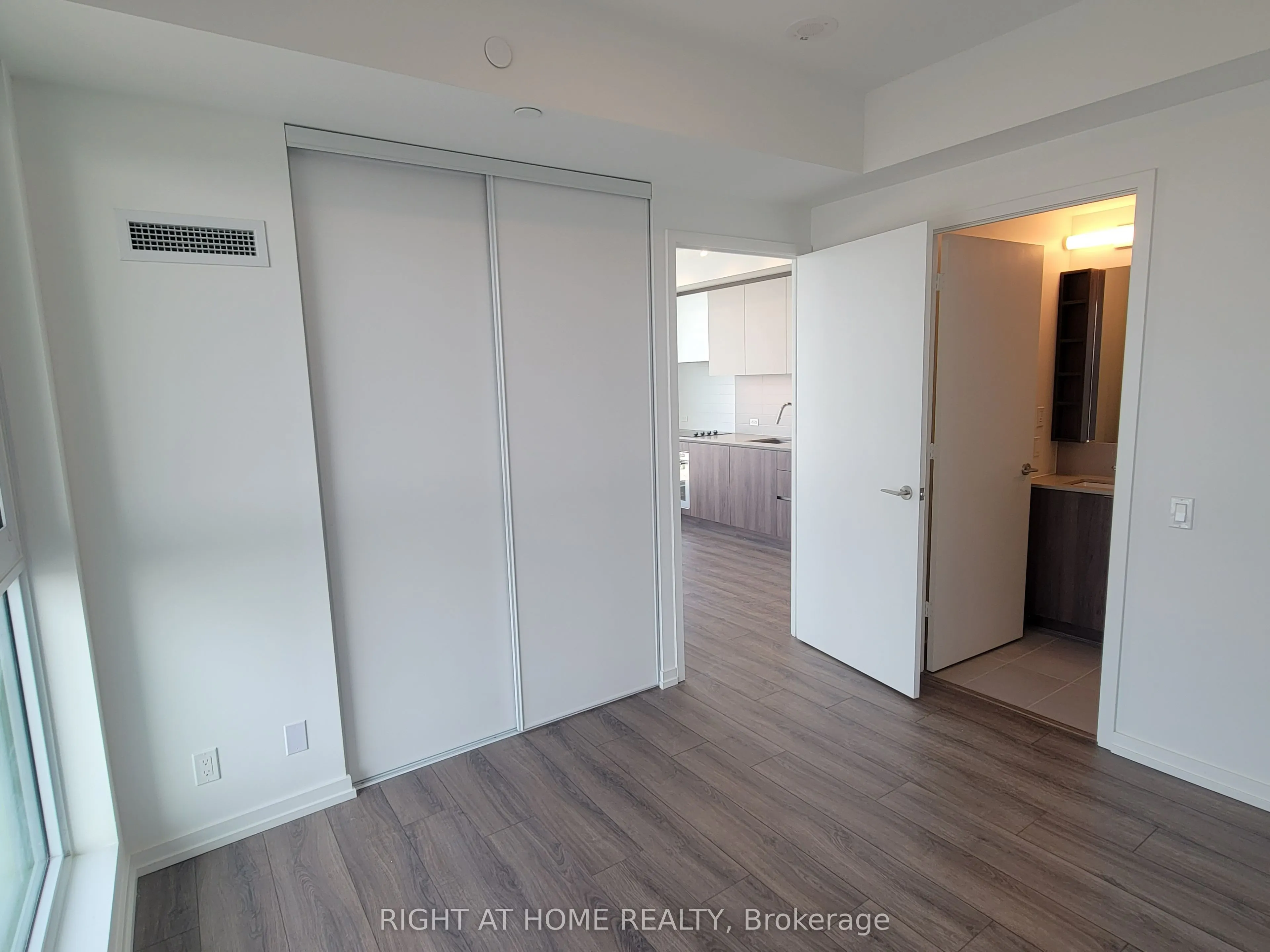 7890 Jane Street, #2809