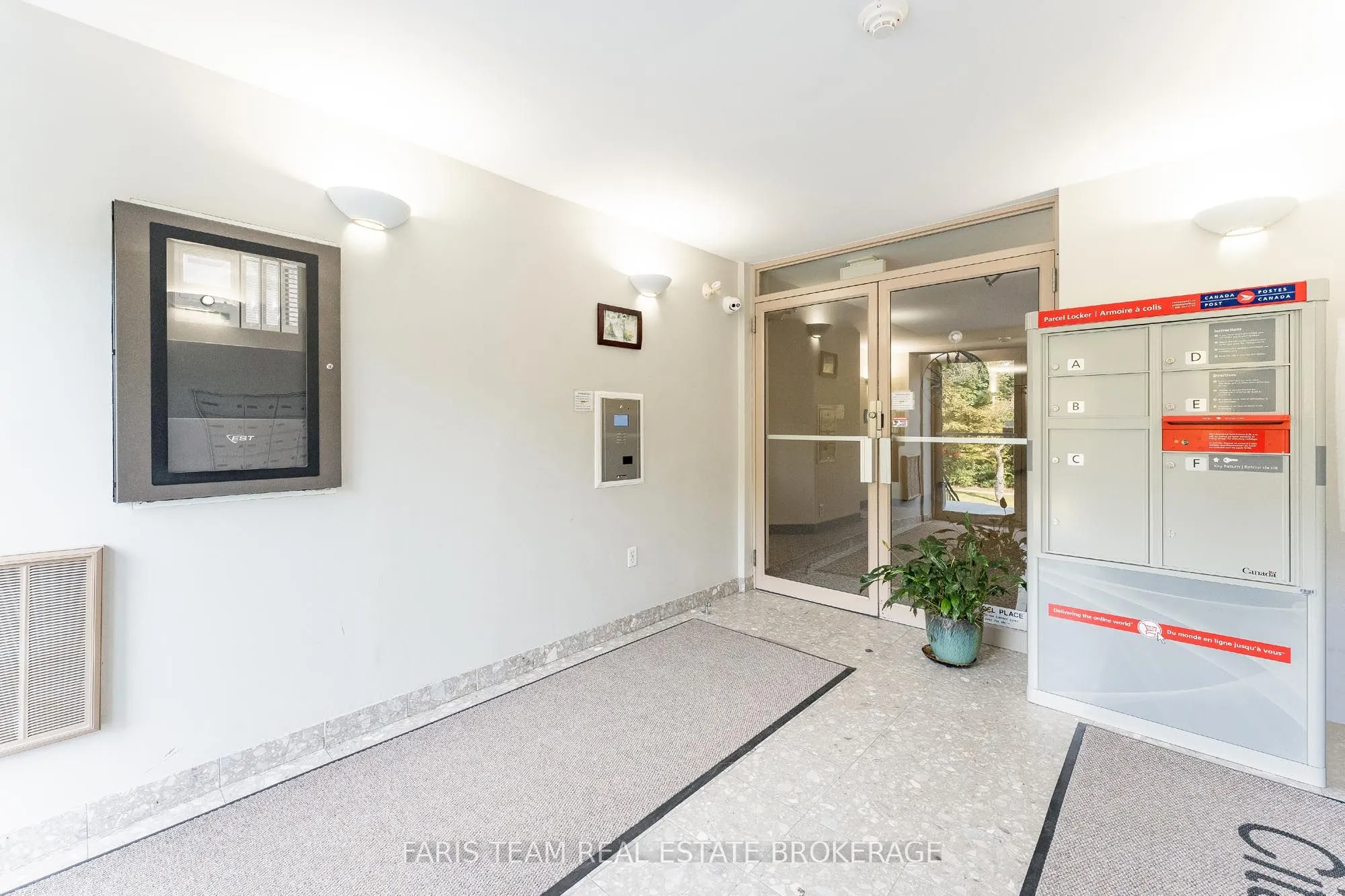 85 Wellington Street W, #307