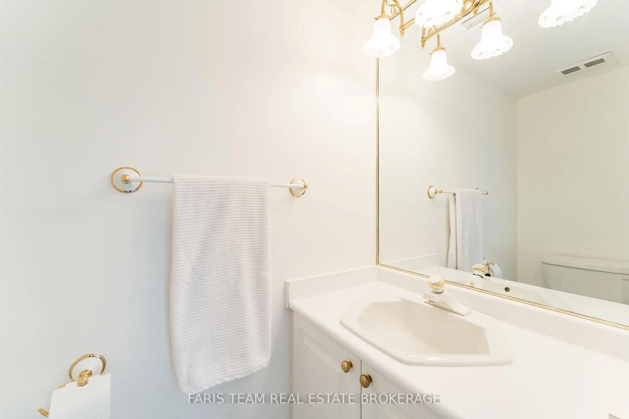 85 Wellington Street W, #307