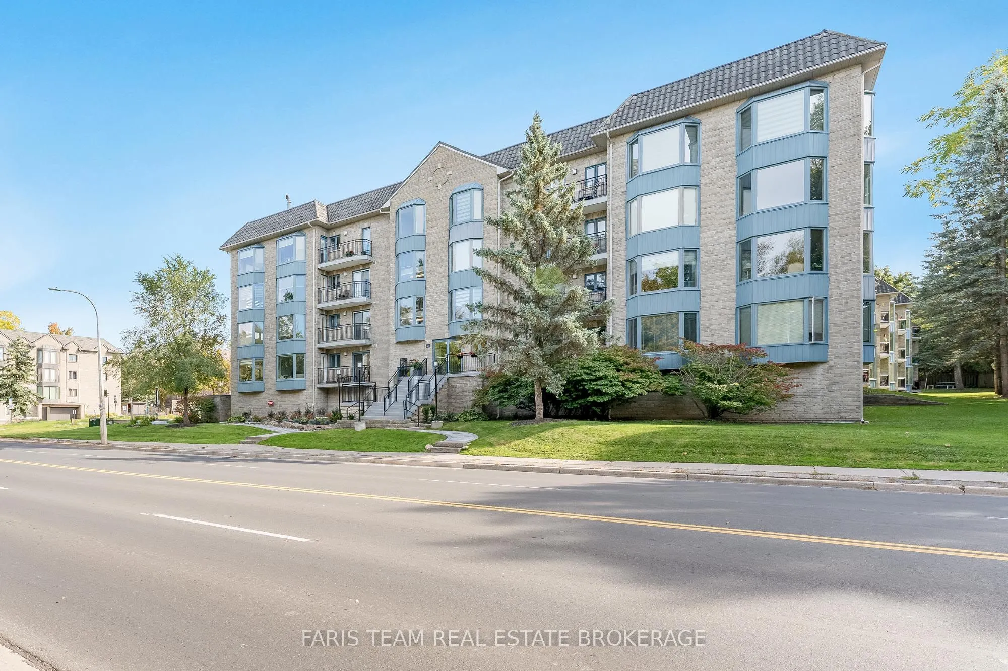 85 Wellington Street W, #307